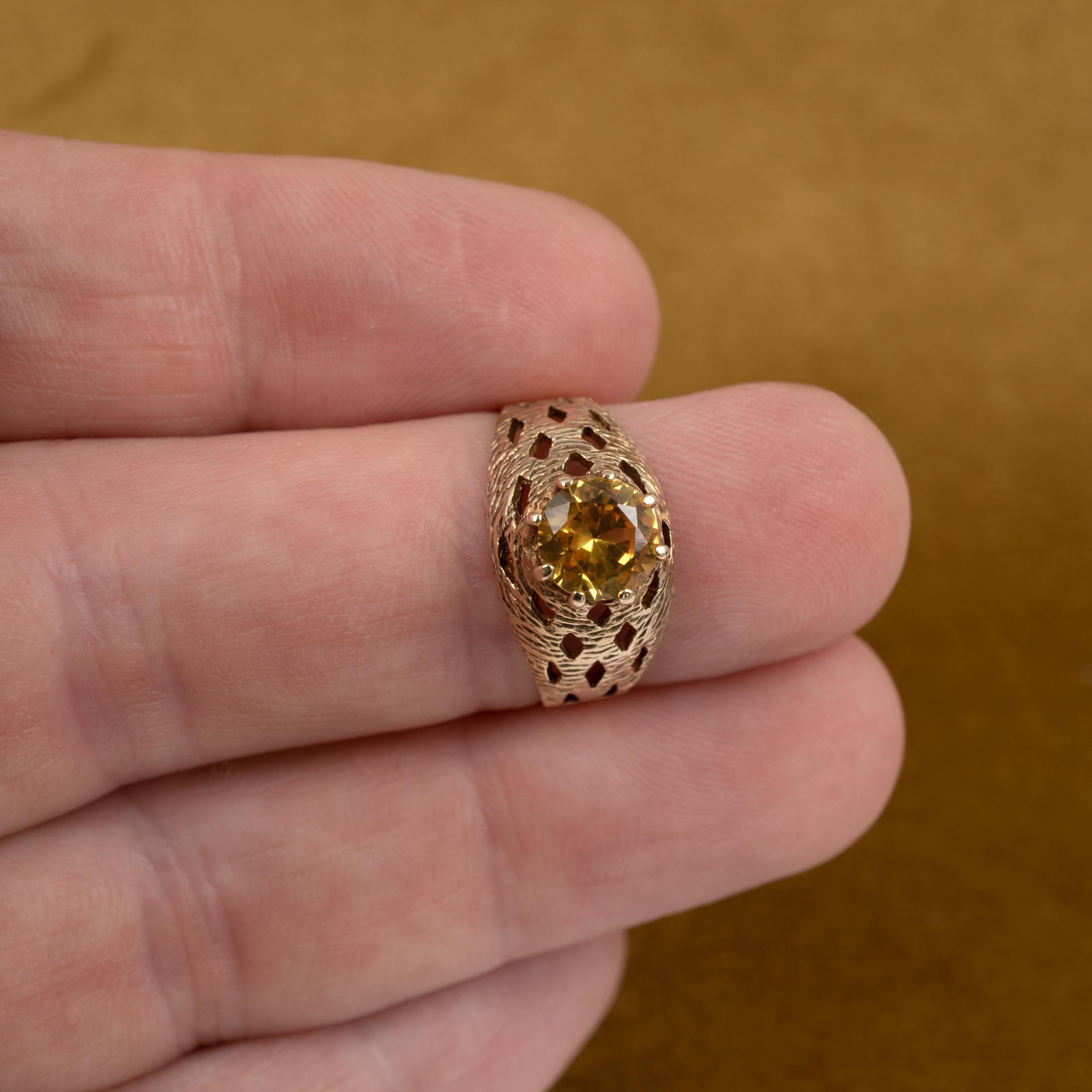 Vintage 19780s Chunky Citrine Solitaire Ring 9 Karat Gold Hallmark Dated 1974 For Sale 4