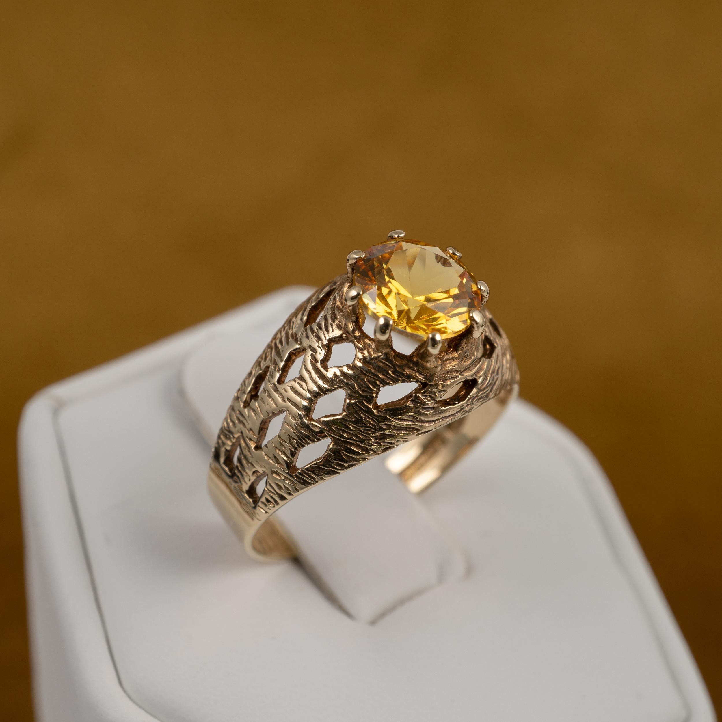 Round Cut Vintage 19780s Chunky Citrine Solitaire Ring 9 Karat Gold Hallmark Dated 1974 For Sale