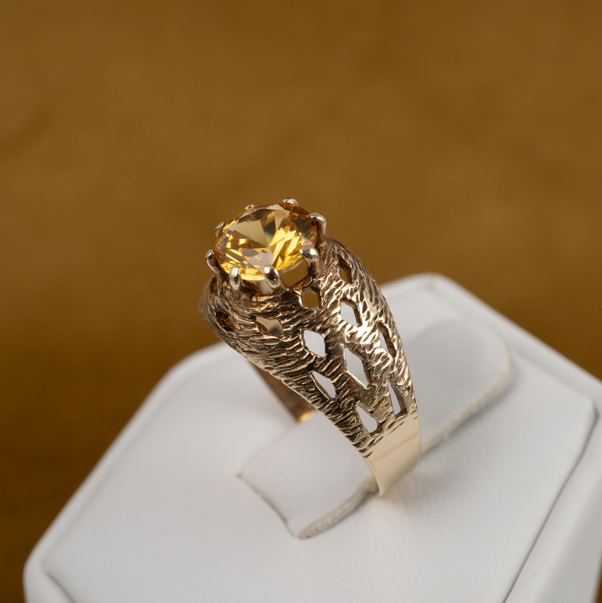 Vintage 19780s Chunky Citrine Solitaire Ring 9 Karat Gold Hallmark Dated 1974 For Sale 2