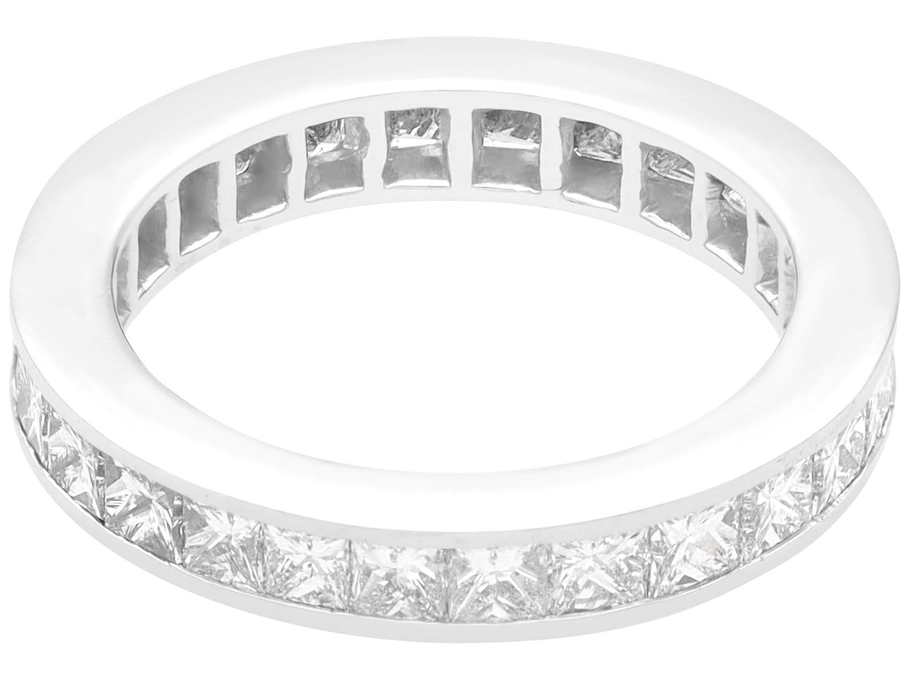 Vintage 1.30 Carat Diamond and Platinum Full Eternity Ring, circa 1980 In Excellent Condition For Sale In Jesmond, Newcastle Upon Tyne