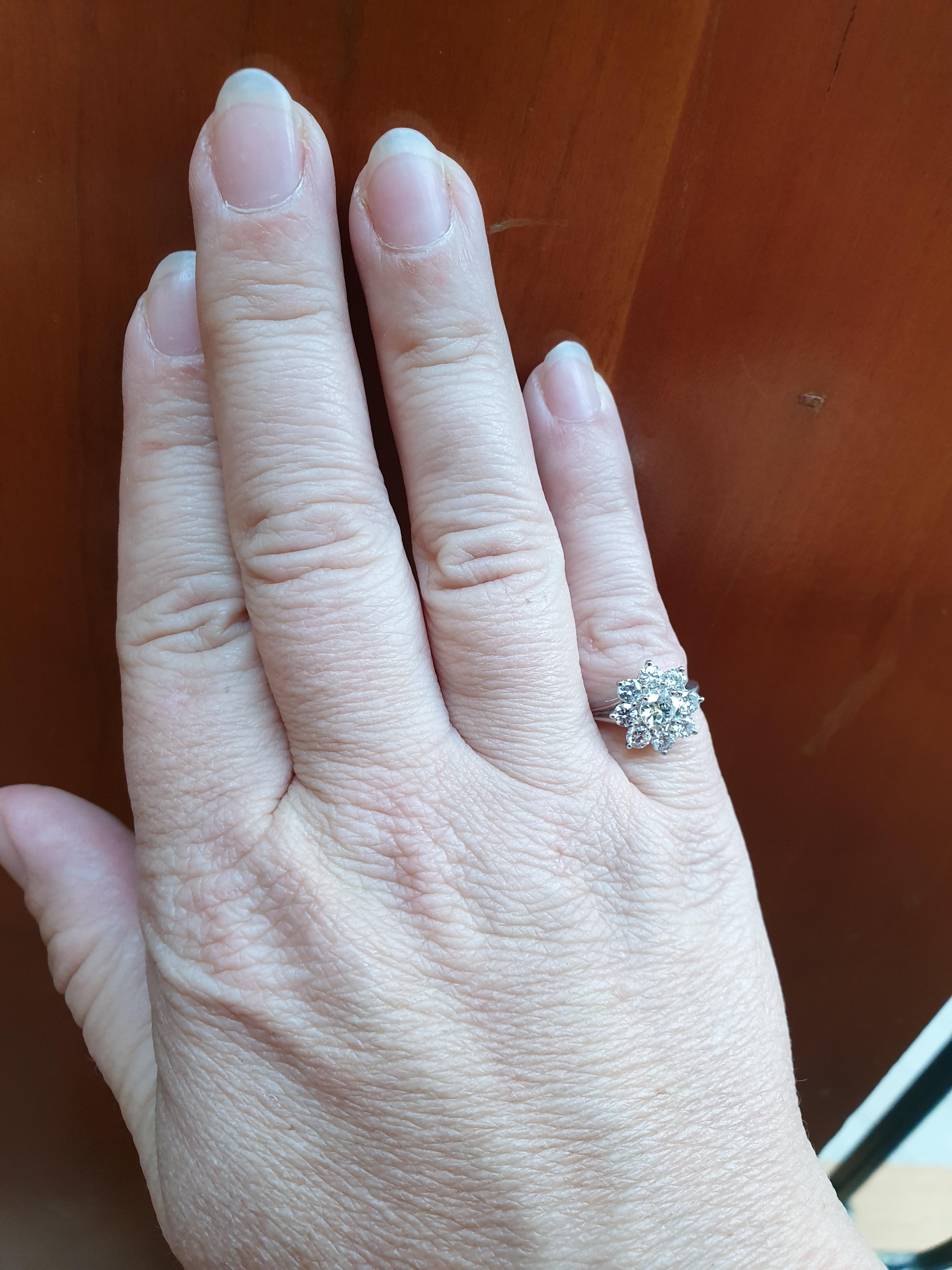 Women's or Men's Vintage 1.30 Carat Diamond Cluster 18 Karat Gold Ring