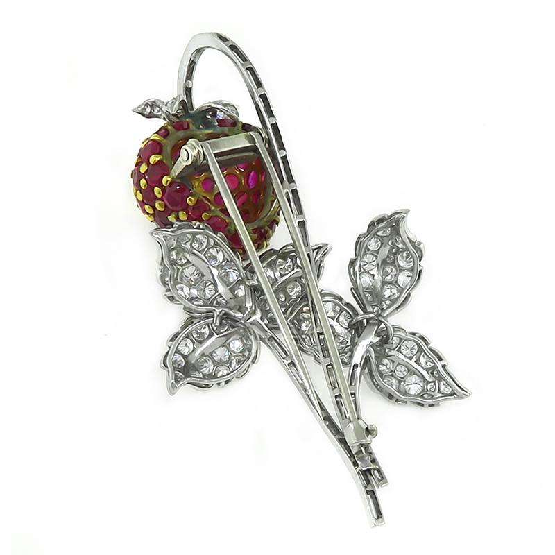 Vintage 13.00ct Ruby 1.50ct Diamond Strawberry Pin Bon état - En vente à New York, NY
