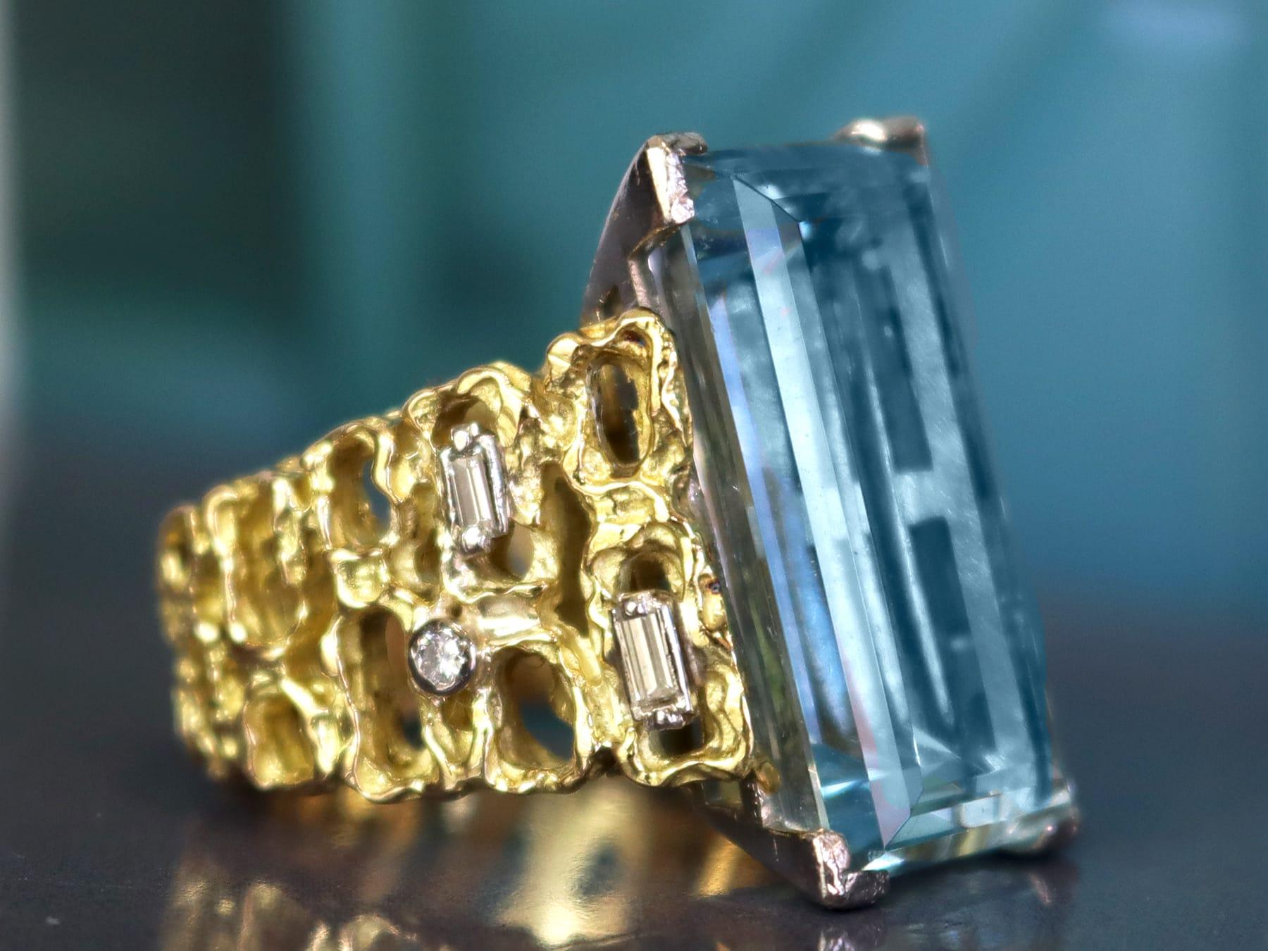 Baguette Cut Vintage 13.04ct Aquamarine and Diamond Yellow Gold Cocktail Ring For Sale