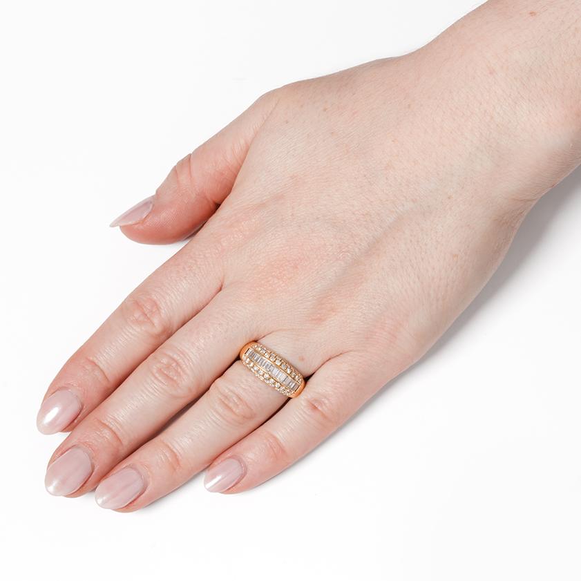 Women's Vintage 1.30ct Diamond Bombé Cluster Ring, c.1980s For Sale