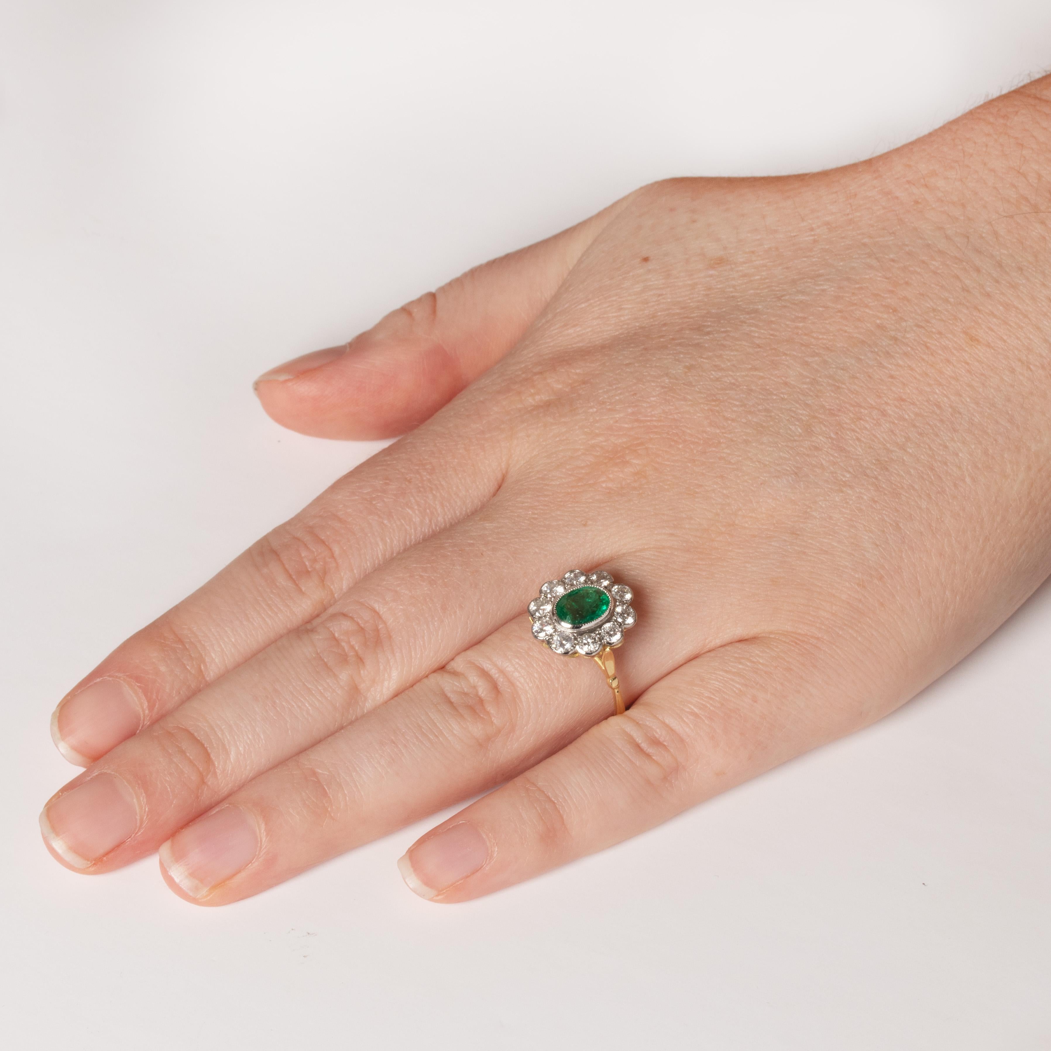 Vintage 1.30ct Emerald and Diamond Cluster Ring, c.1970s Unisexe en vente