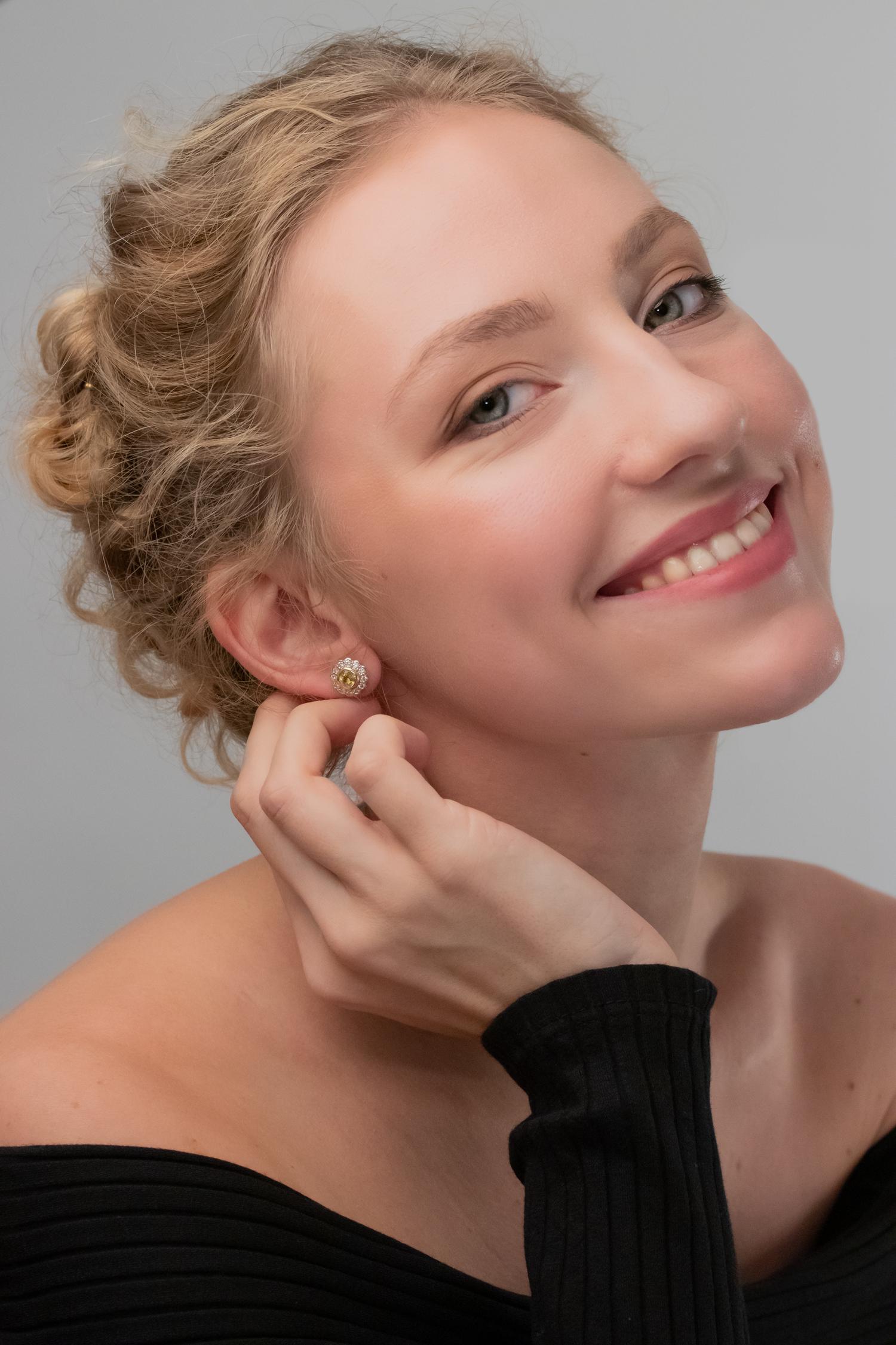 Vintage 1.30ct Yellow Sapphire and Diamond Earrings, c.1970s In Good Condition For Sale In London, GB