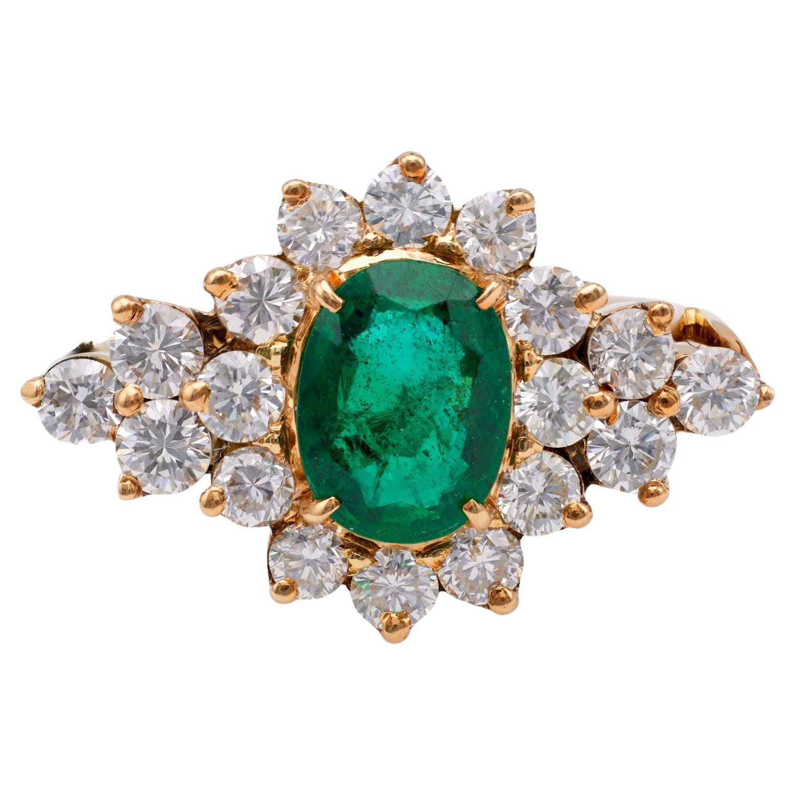 Vintage 1.31 Carat Emerald and Diamond 18k Yellow Gold Cluster Ring For Sale