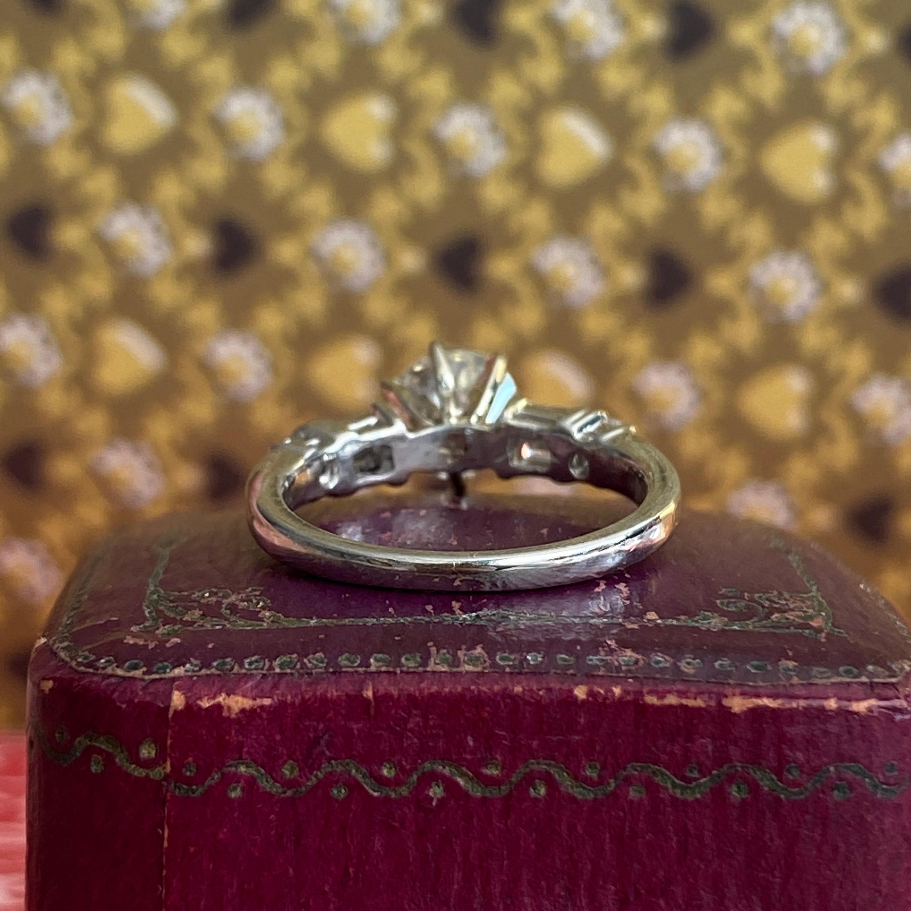 Anillo de compromiso de platino con un diamante vintage de 1,31 TCW 7