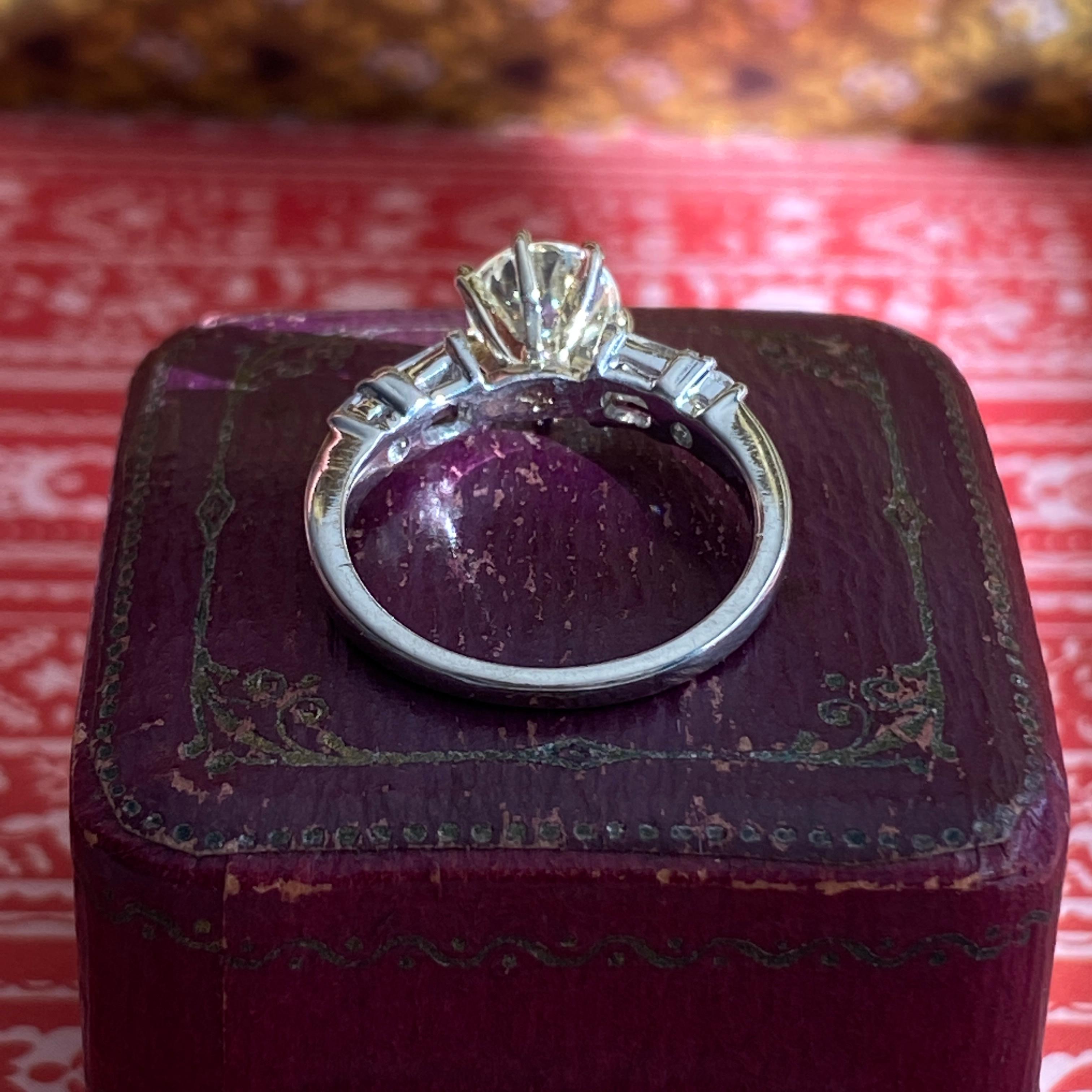 Anillo de compromiso de platino con un diamante vintage de 1,31 TCW 8