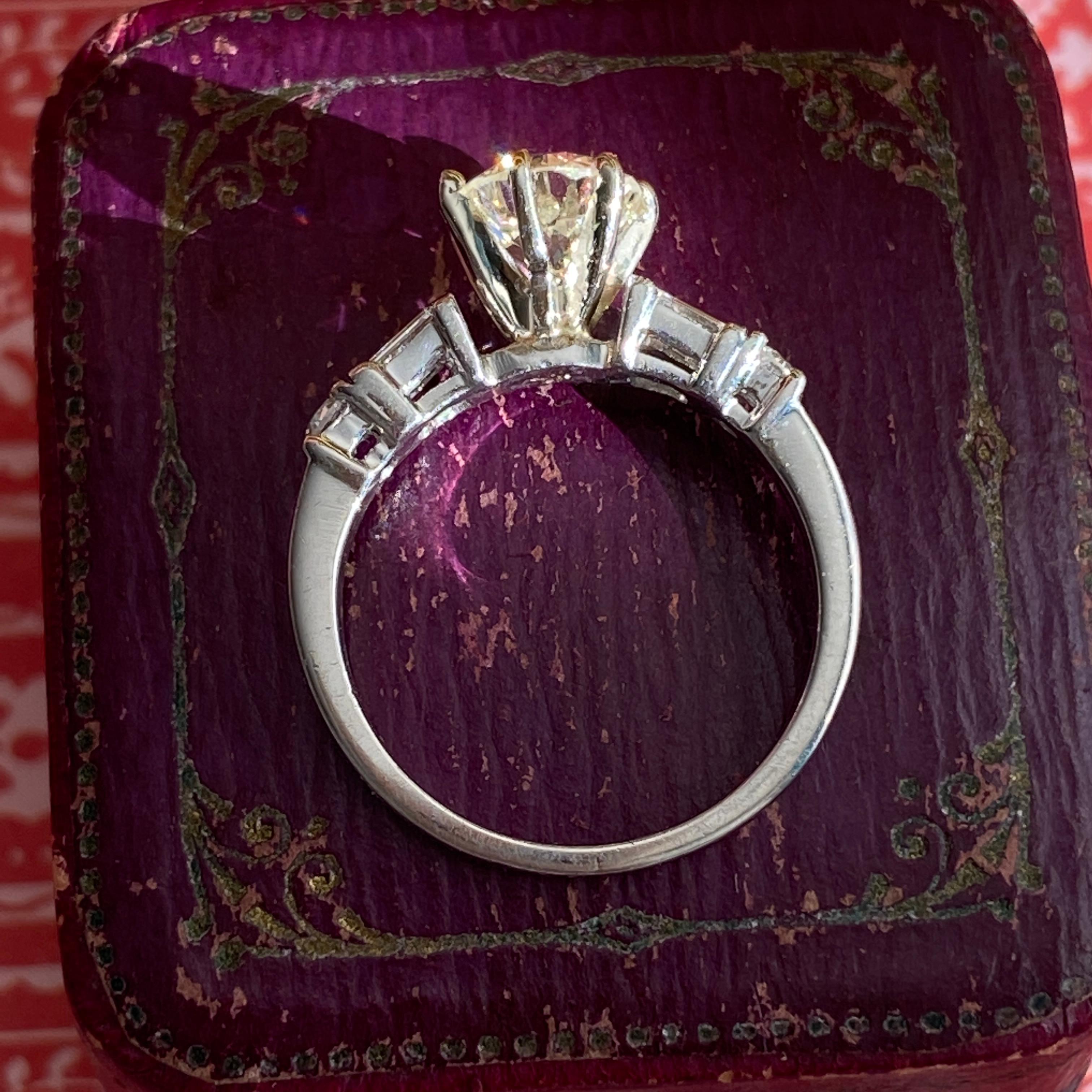 Anillo de compromiso de platino con un diamante vintage de 1,31 TCW 9