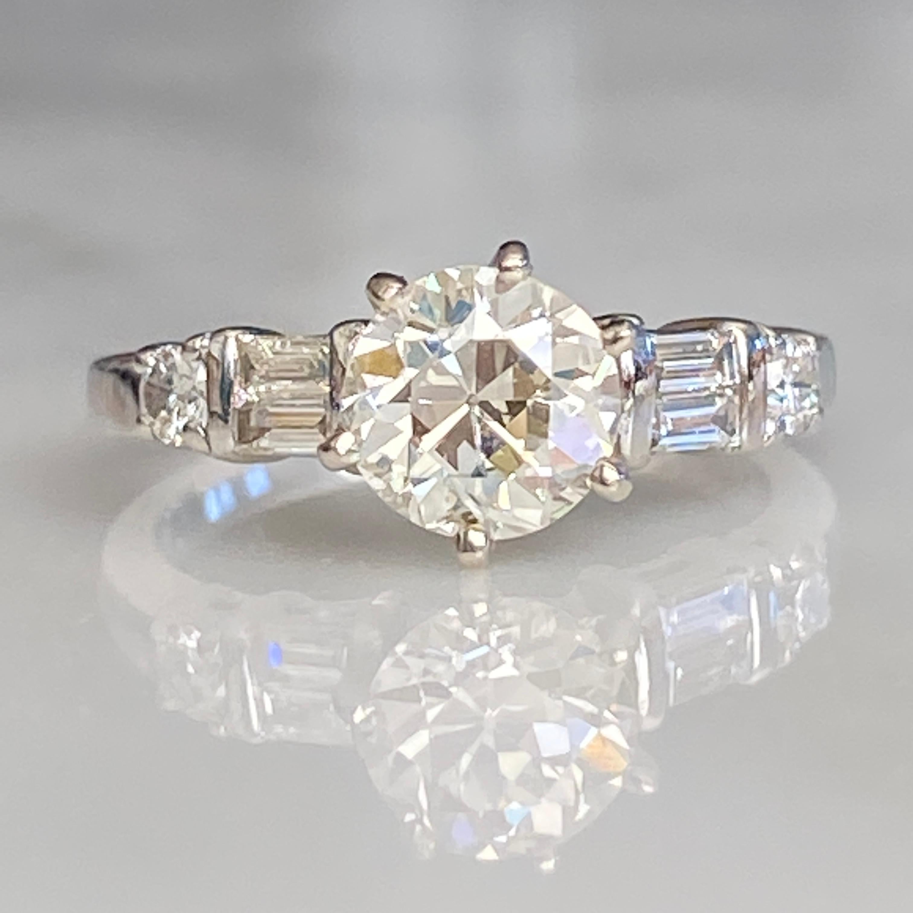 Anillo de compromiso de platino con un diamante vintage de 1,31 TCW Corte europeo antiguo