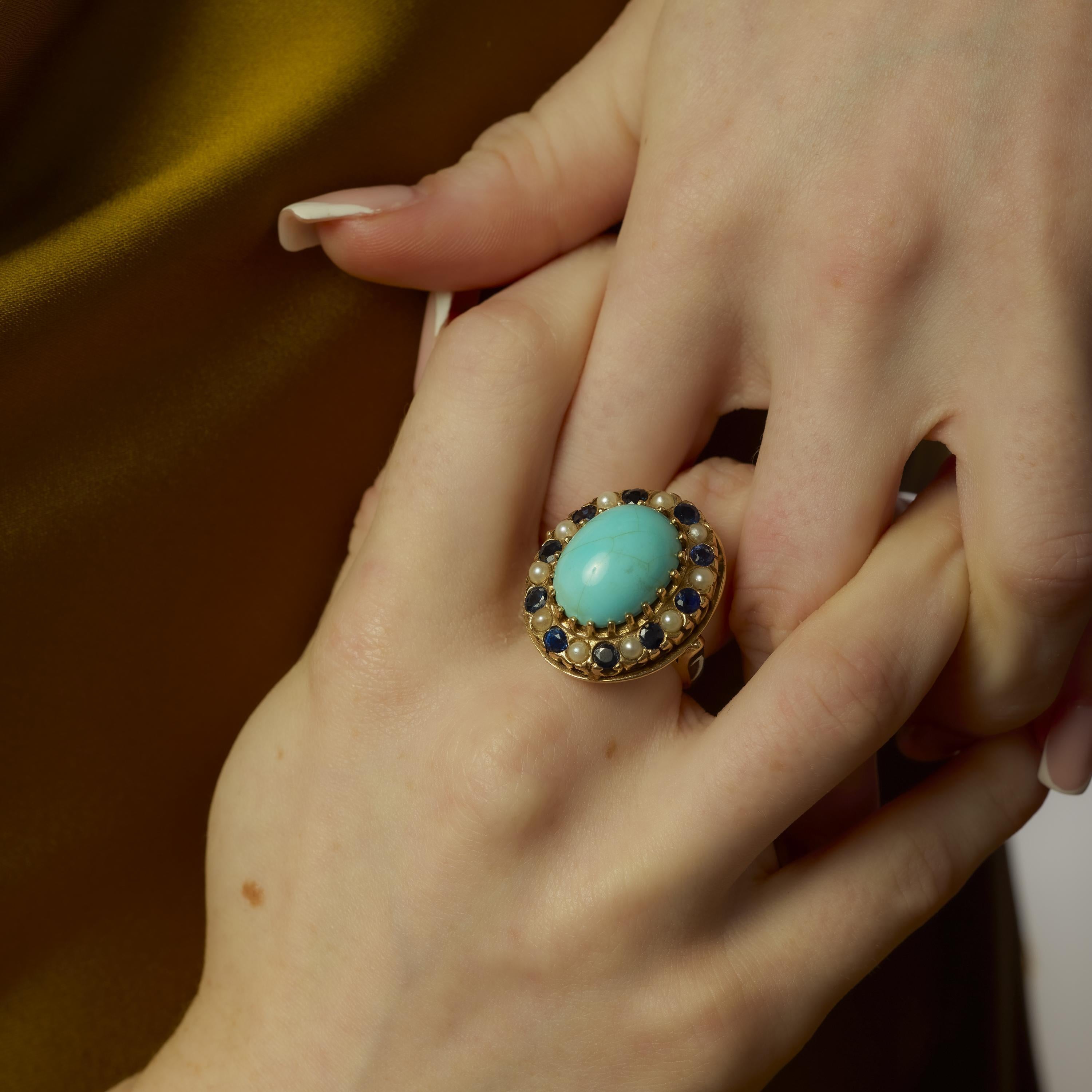 Taille cabochon Vintage 13.20 carat turquoise saphir perle or jaune 14k bague cocktail en vente