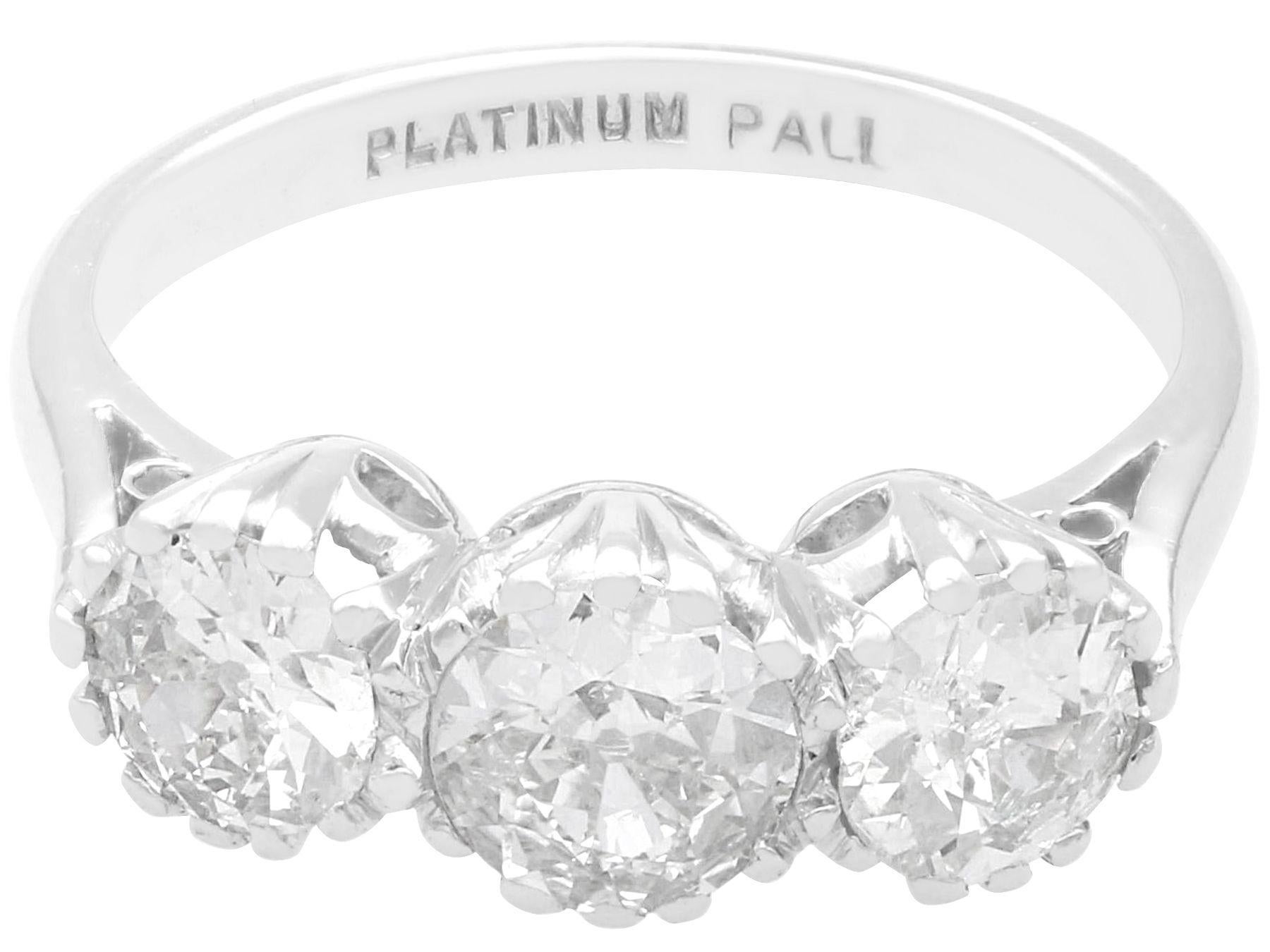1,32 Karat Diamant und Palladium Trilogy-Ring im Zustand „Hervorragend“ im Angebot in Jesmond, Newcastle Upon Tyne