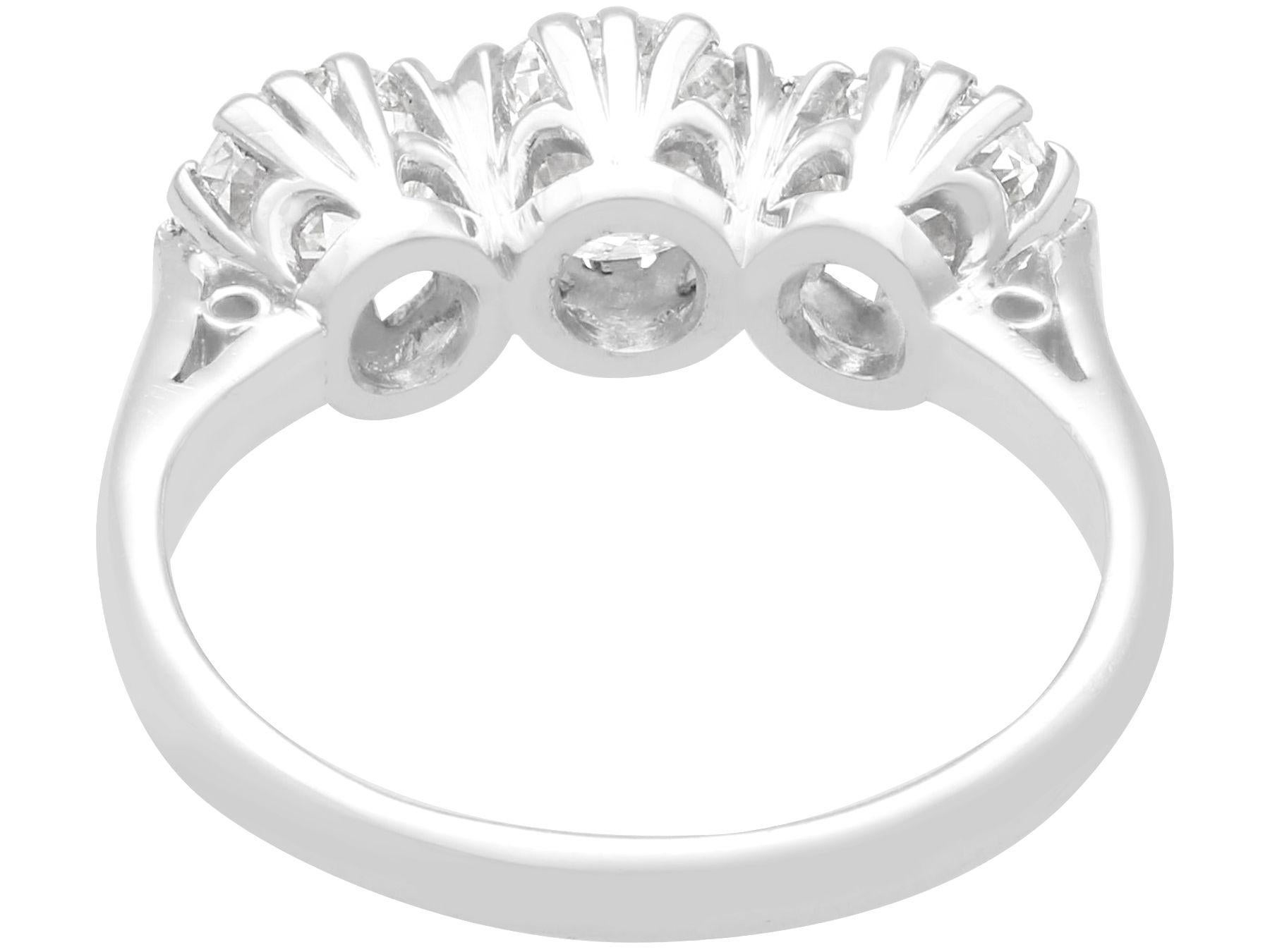 1,32 Karat Diamant und Palladium Trilogy-Ring für Damen oder Herren im Angebot