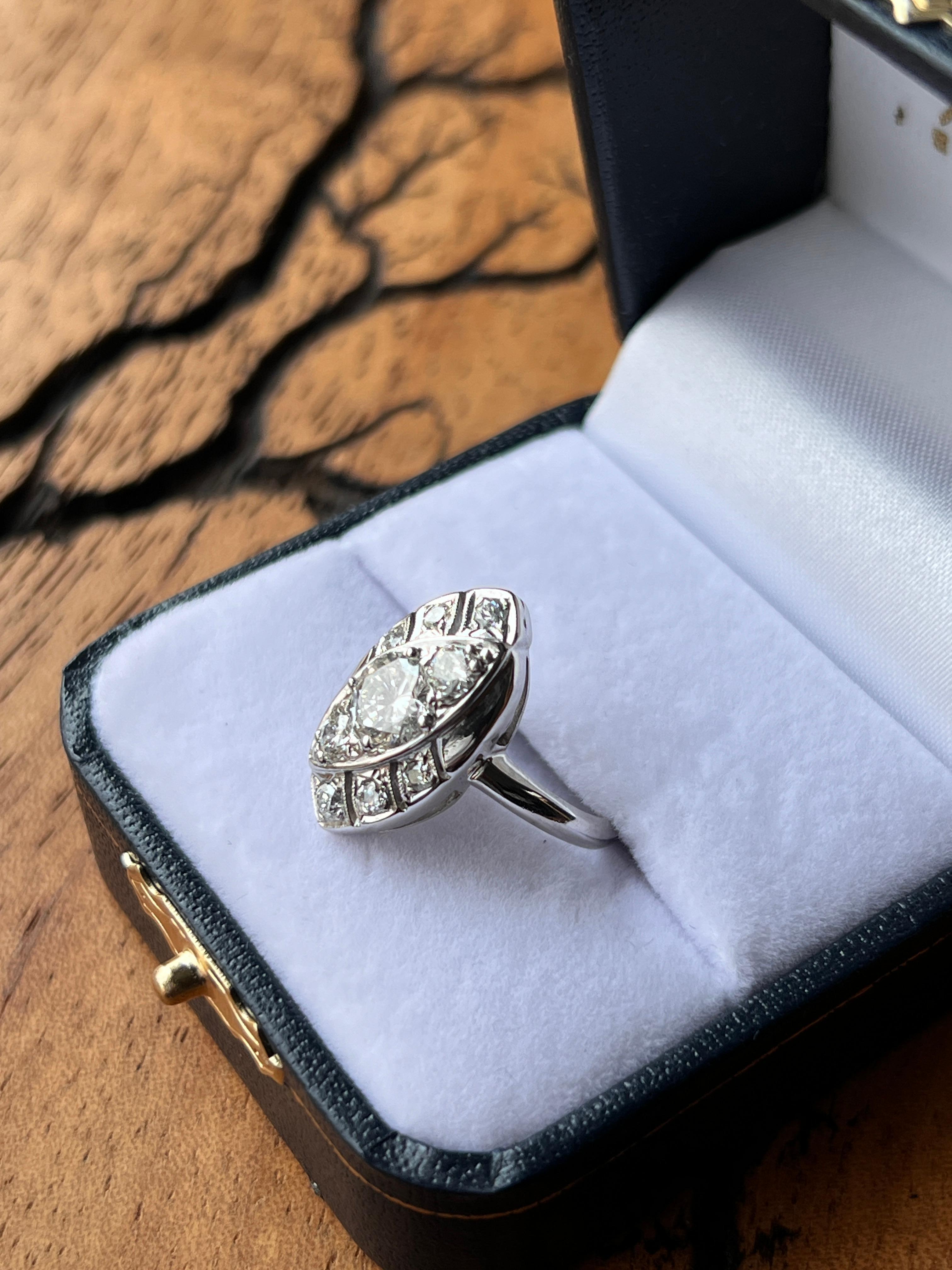 Vintage 1,33 TCW Diamant und 14k Weißgold Navette Ring CIRCA 1950s (Art déco) im Angebot