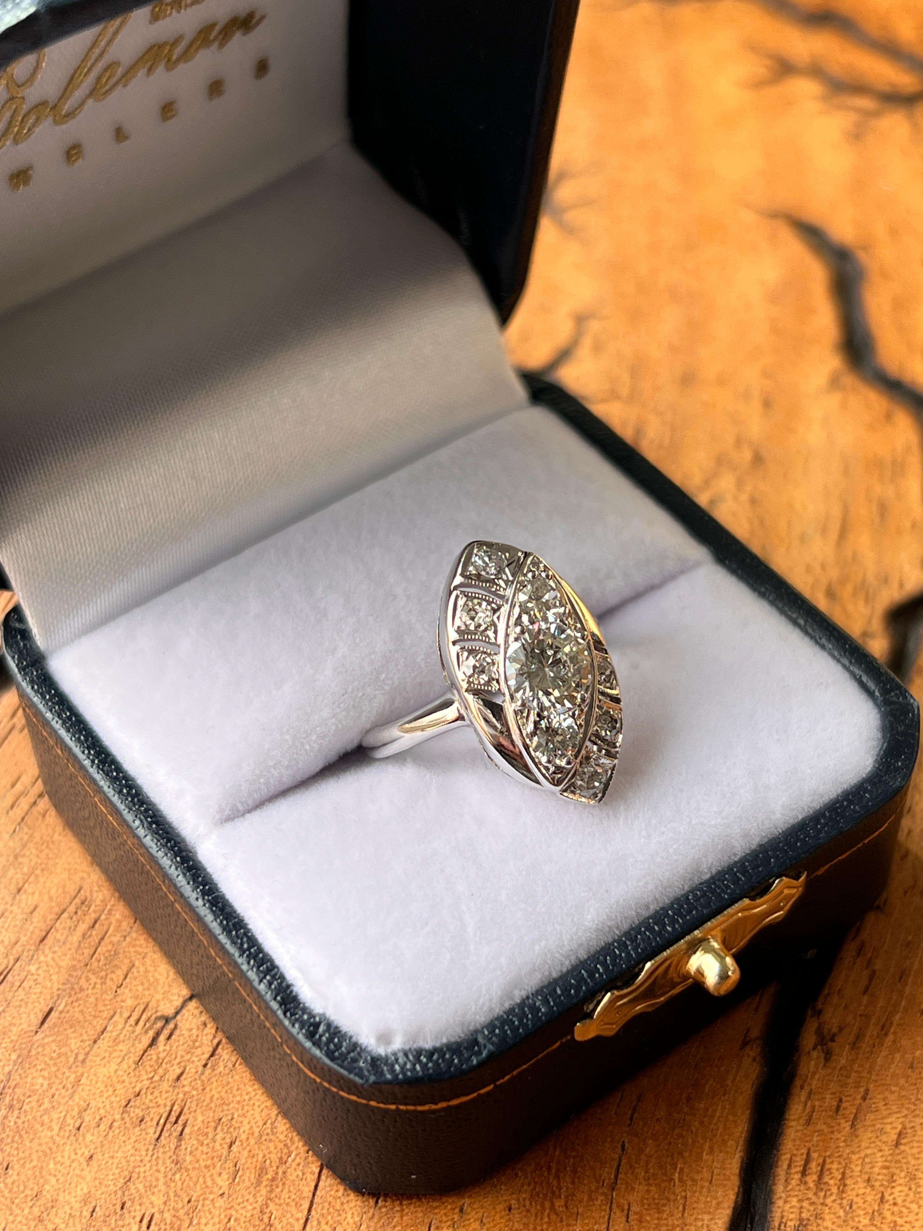 Vintage 1,33 TCW Diamant und 14k Weißgold Navette Ring CIRCA 1950s (Rundschliff) im Angebot