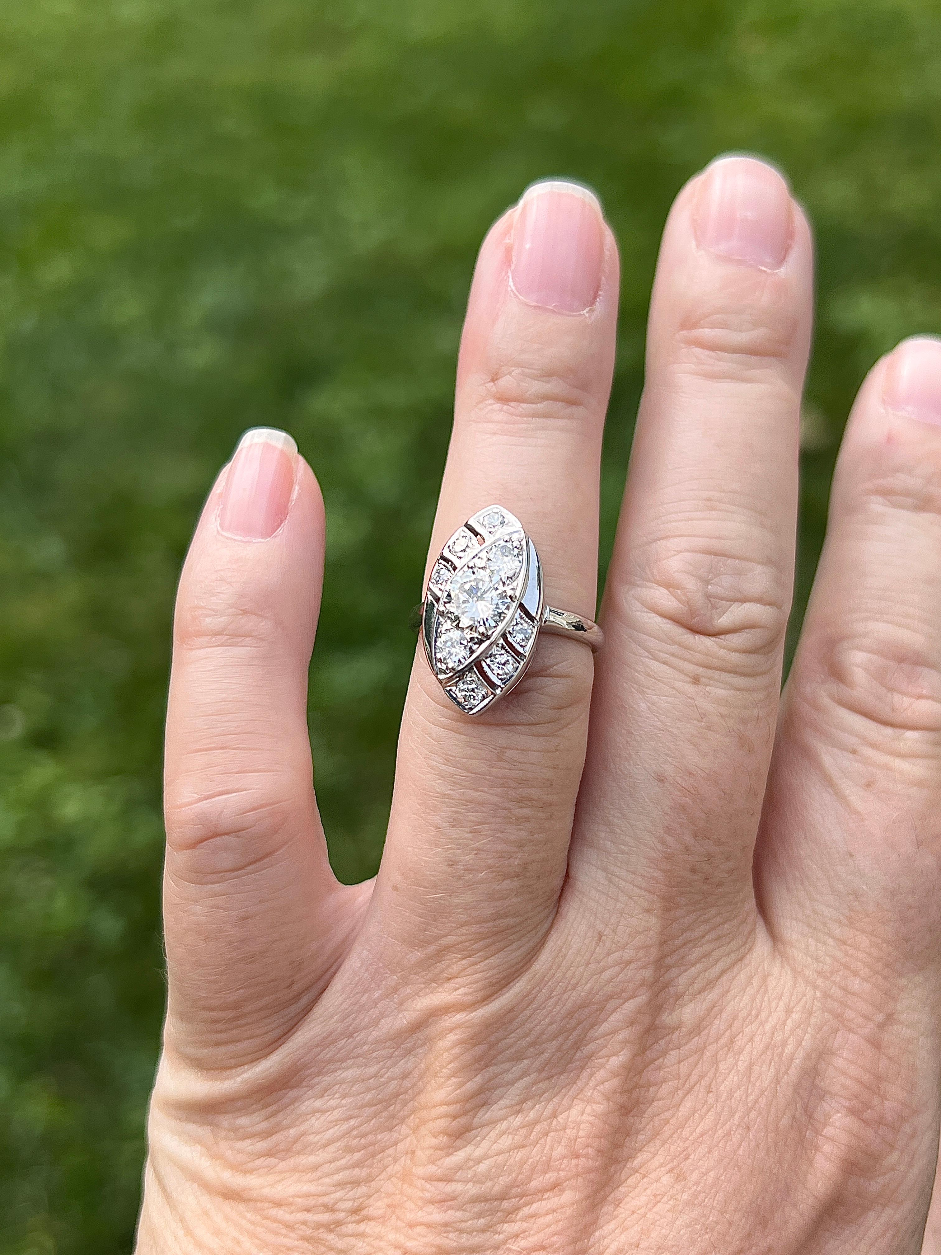 Vintage 1,33 TCW Diamant und 14k Weißgold Navette Ring CIRCA 1950s im Zustand „Gut“ im Angebot in Towson, MD