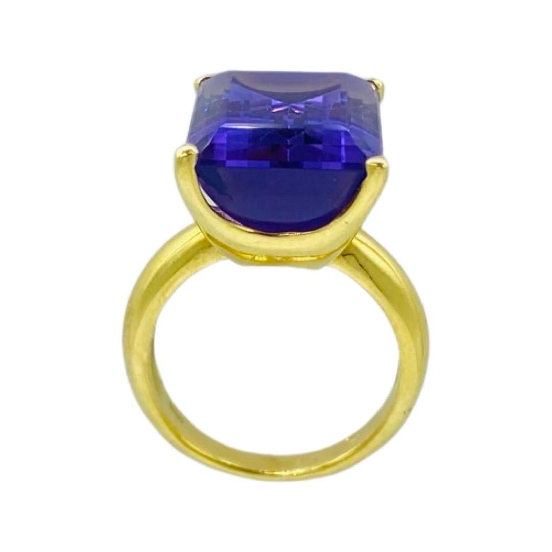 Vintage 13.36 Carat Amethyst Step Cut Cocktail Ring 18k In Excellent Condition For Sale In Miami, FL