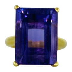 Bague cocktail vintage en or 18 carats avec améthyste de 13,36 carats taillée en escalier
