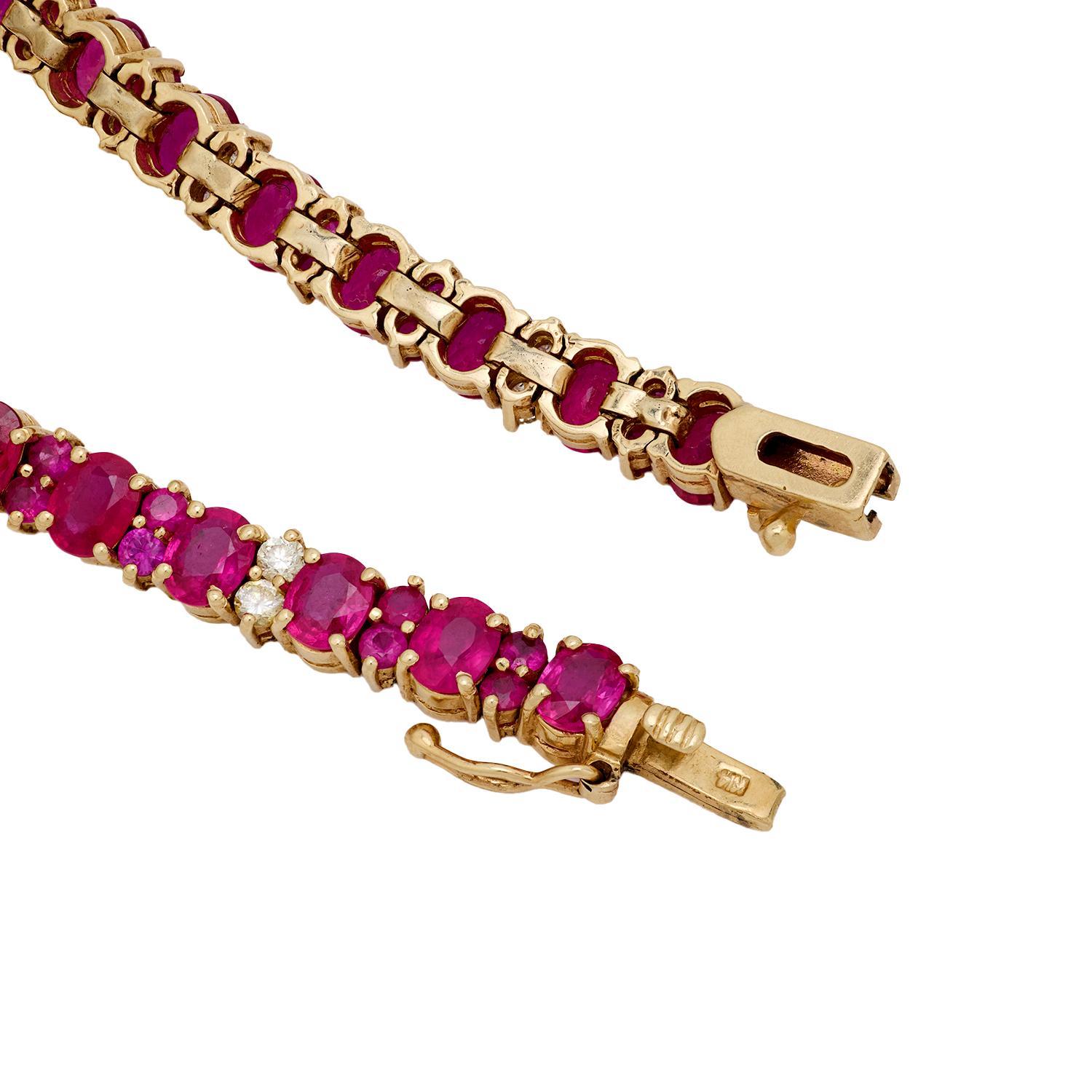 Vintage 13.45 carat total weight ruby diamond 14k yellow gold tennis bracelet (Brillantschliff) im Angebot