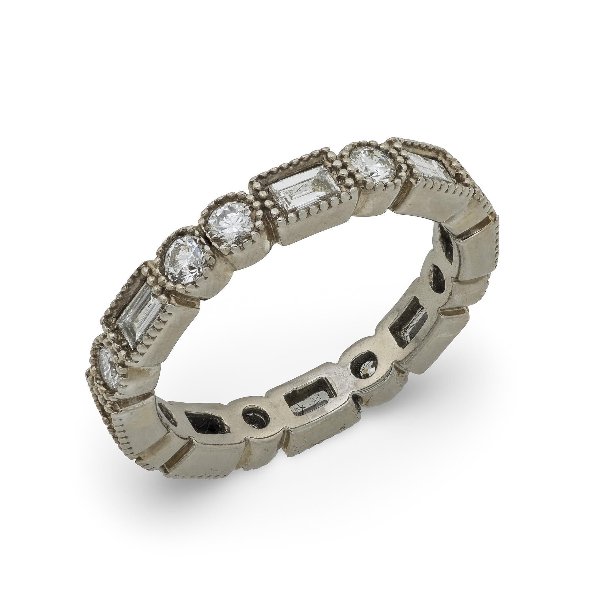 Moderne Vintage 1.35 carat diamant rond et baguette bracelet d'éternité en or blanc 14k en vente