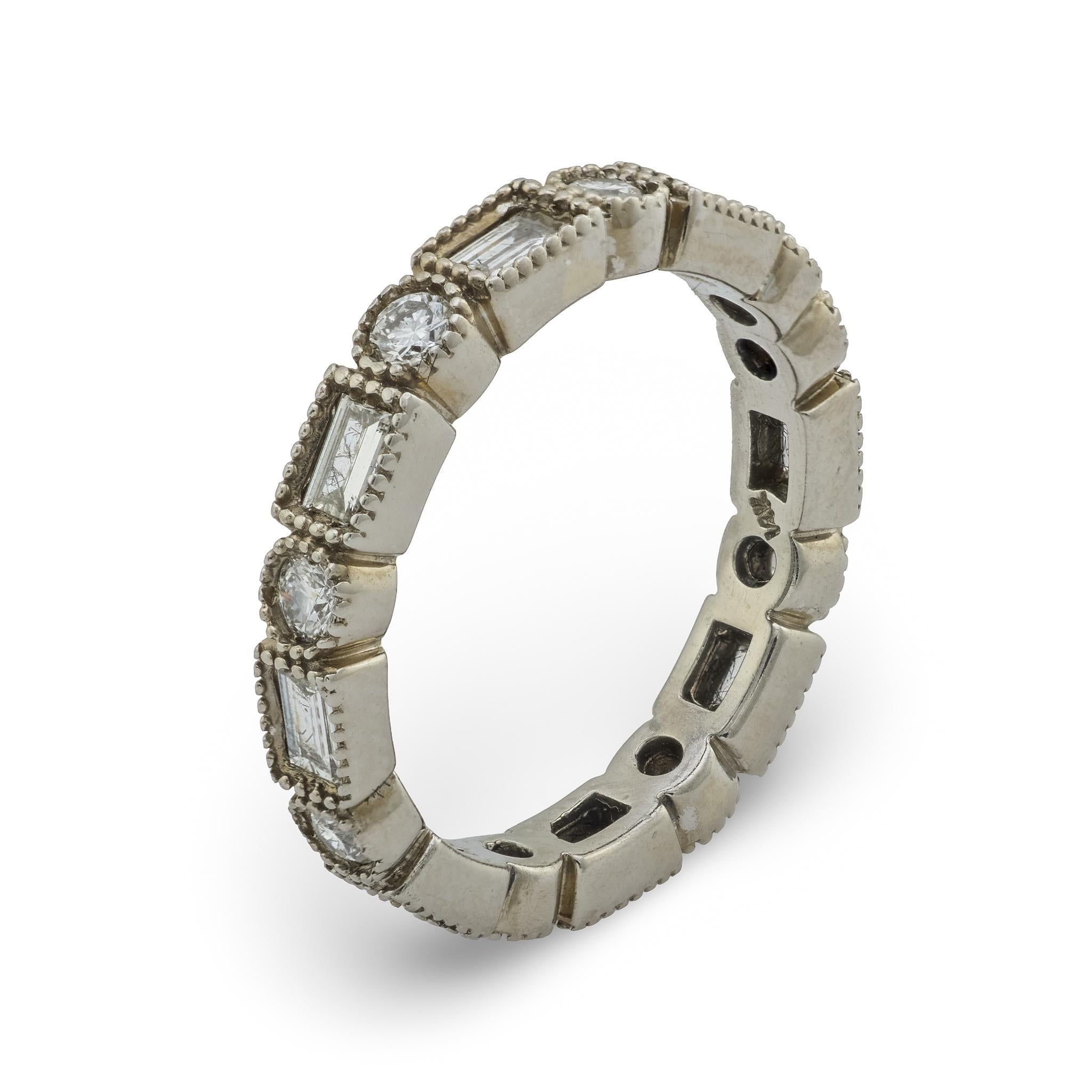 Vintage 1.35 carat diamant rond et baguette bracelet d'éternité en or blanc 14k en vente 2
