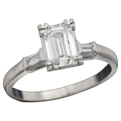 Vintage 1,35 TCW Diamant Platin Baguette Dreistein-Ring mit Diamanten