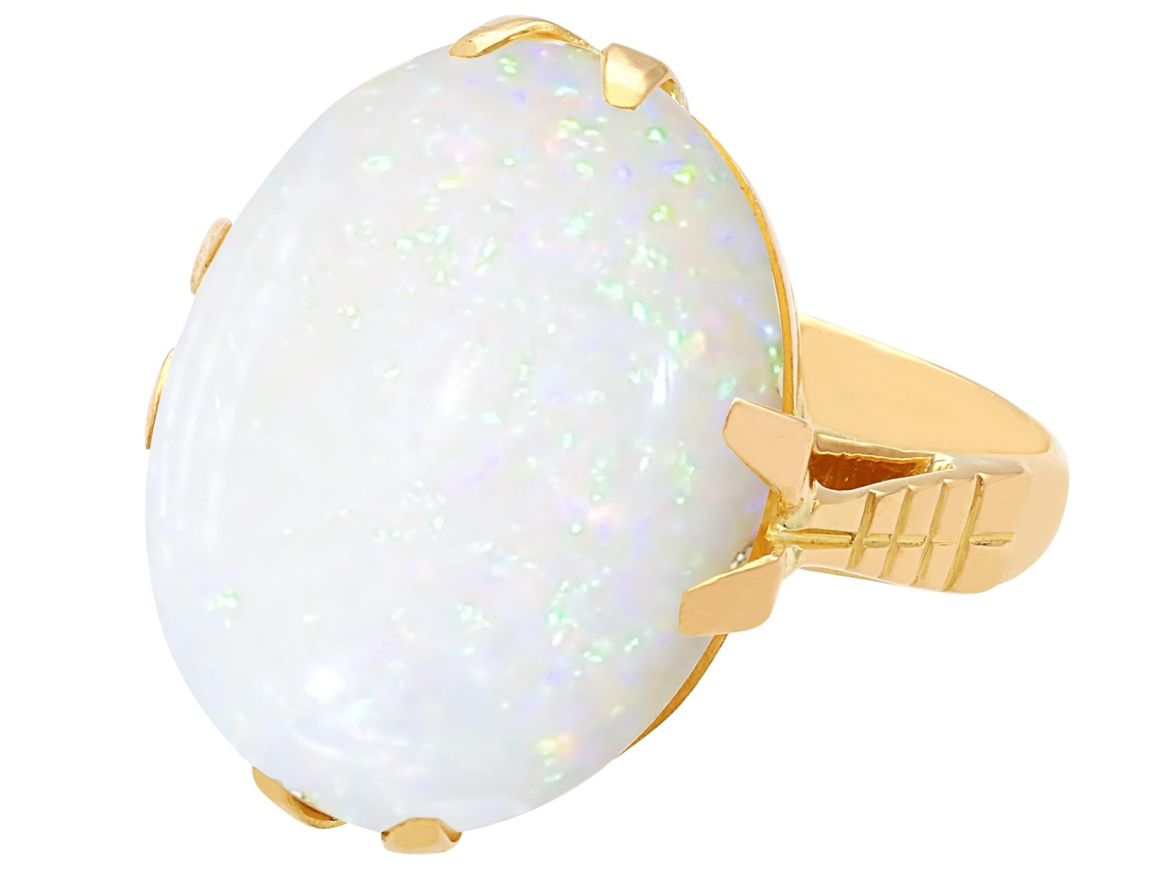 Cabochon Vintage 13.50 Carat Opal and 20k Yellow Gold Ring For Sale