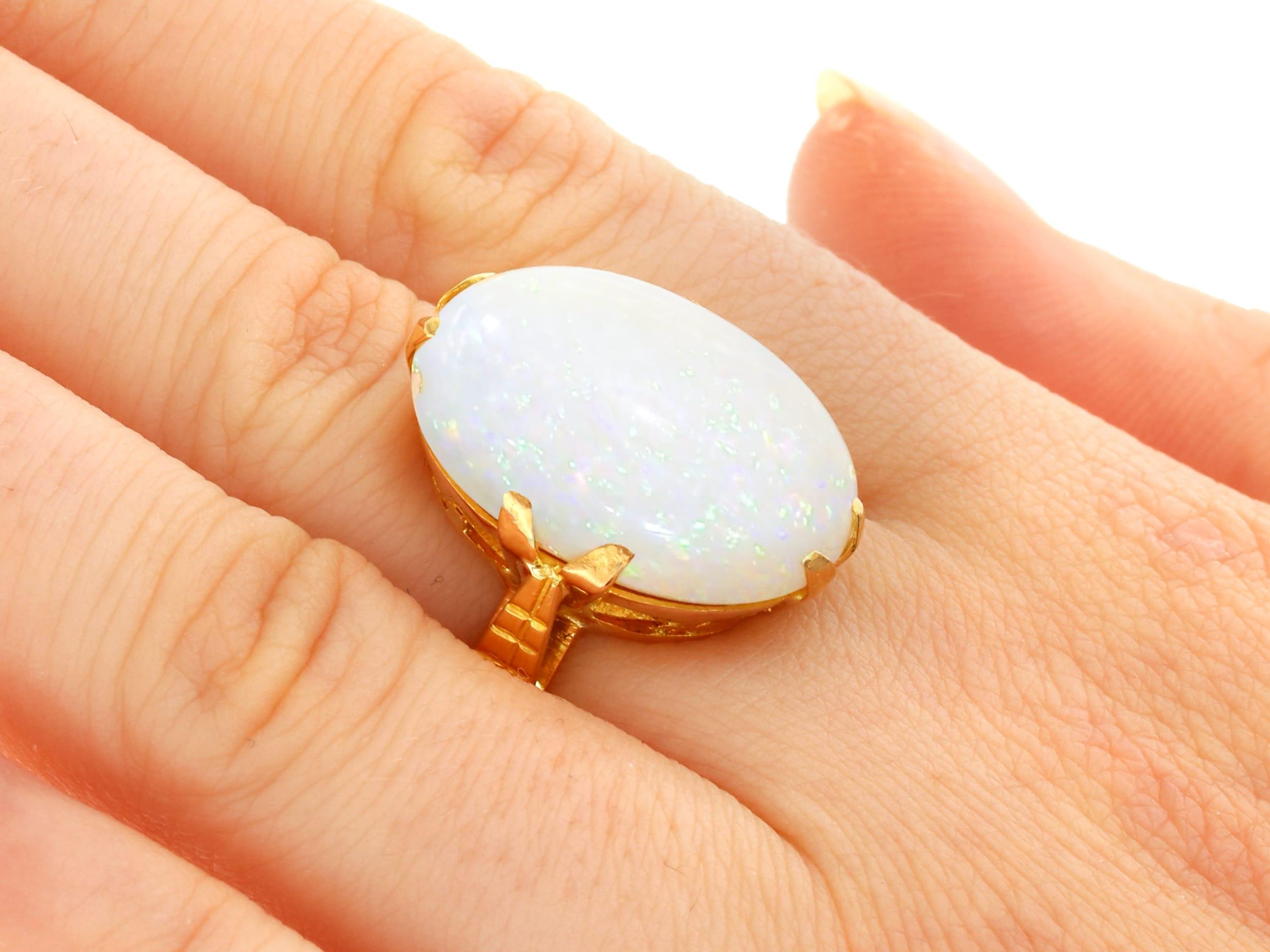 Vintage 13.50 Carat Opal and 20k Yellow Gold Ring For Sale 2
