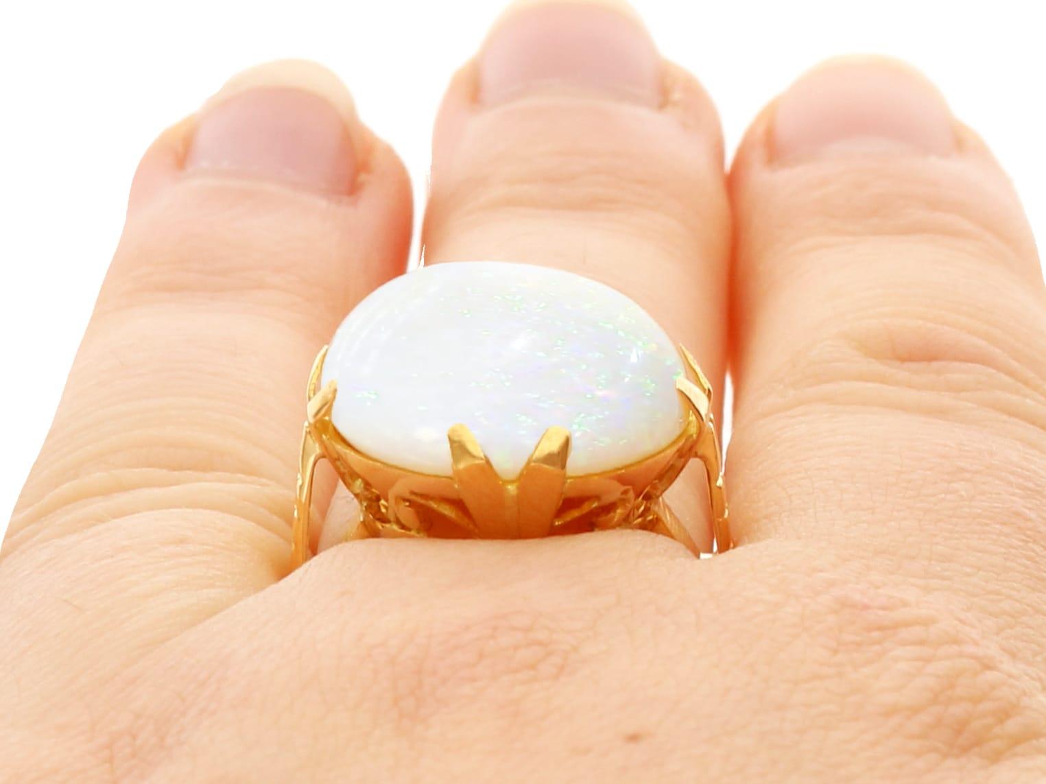 Vintage 13.50 Carat Opal and 20k Yellow Gold Ring For Sale 3