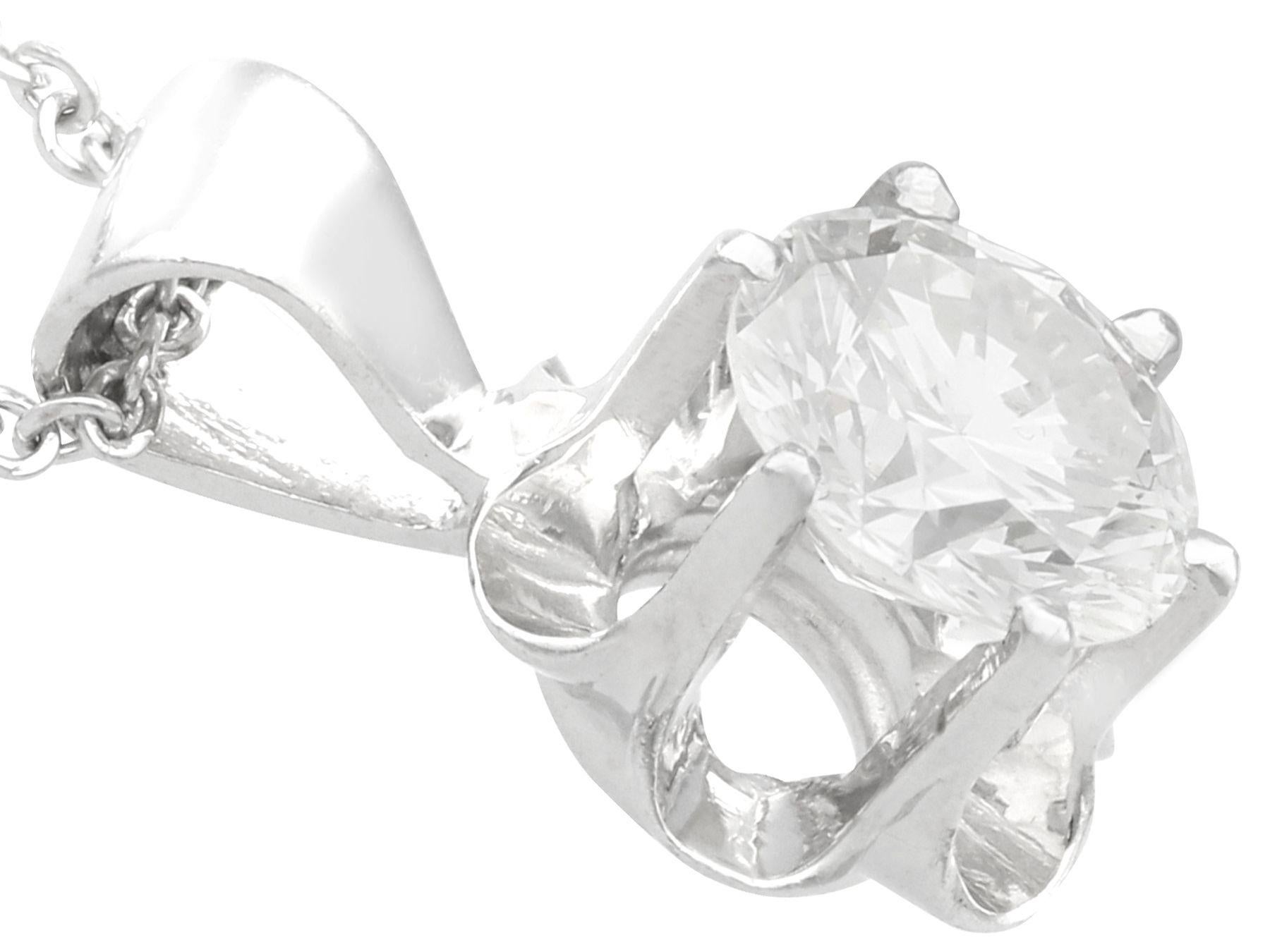 Vintage 1.35Ct Diamond and 14k White Gold Pendant In Excellent Condition For Sale In Jesmond, Newcastle Upon Tyne