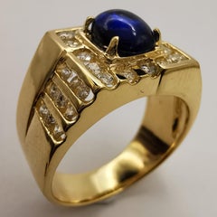 Vintage 1.37 Carat Oval Cabochon Blue Sapphire Diamond Men's Ring in Yellow Gold