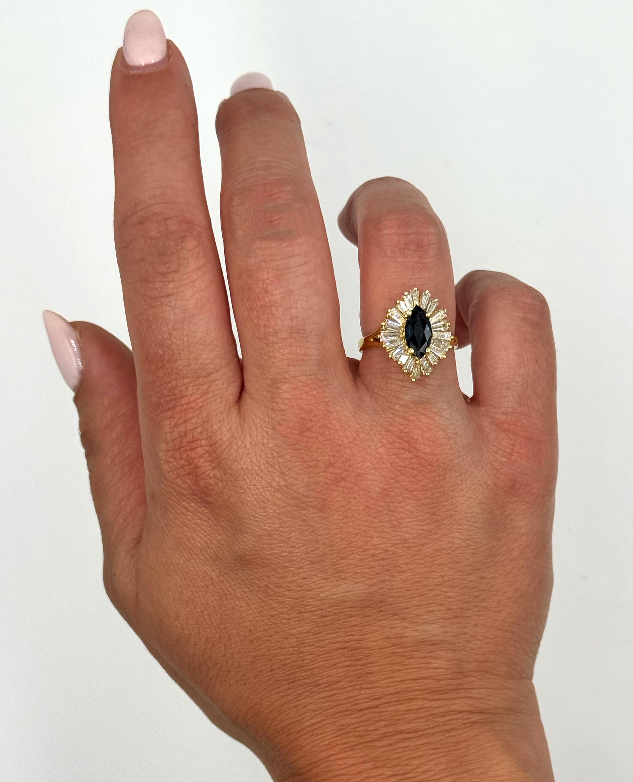 Donna Anello vintage con zaffiro marquise da 1,38 carati e diamanti a raggiera baguette da 1,35 carati in vendita