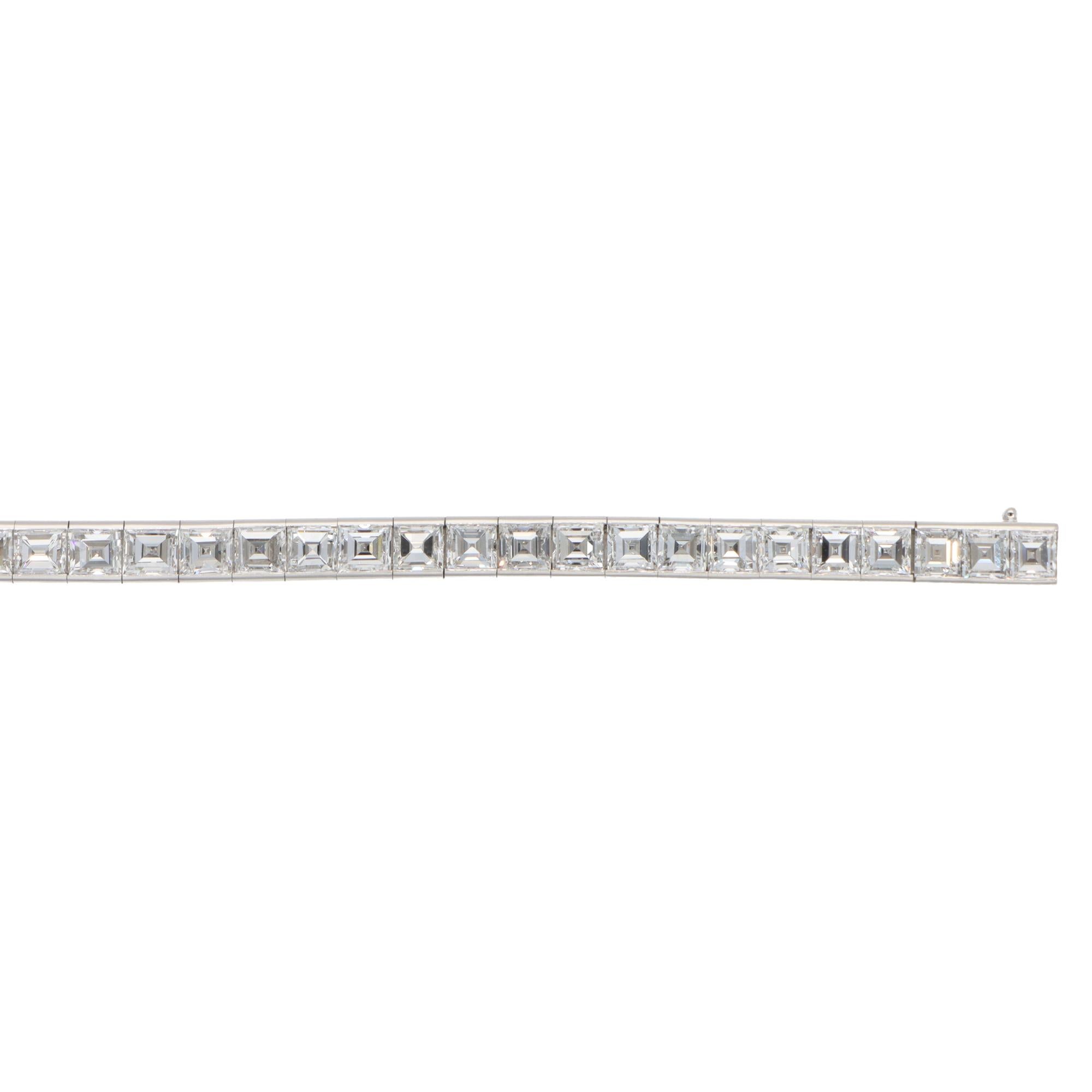Vintage 13.80ct Diamond Line Tennis Bracelet in White Gold In Excellent Condition In London, GB