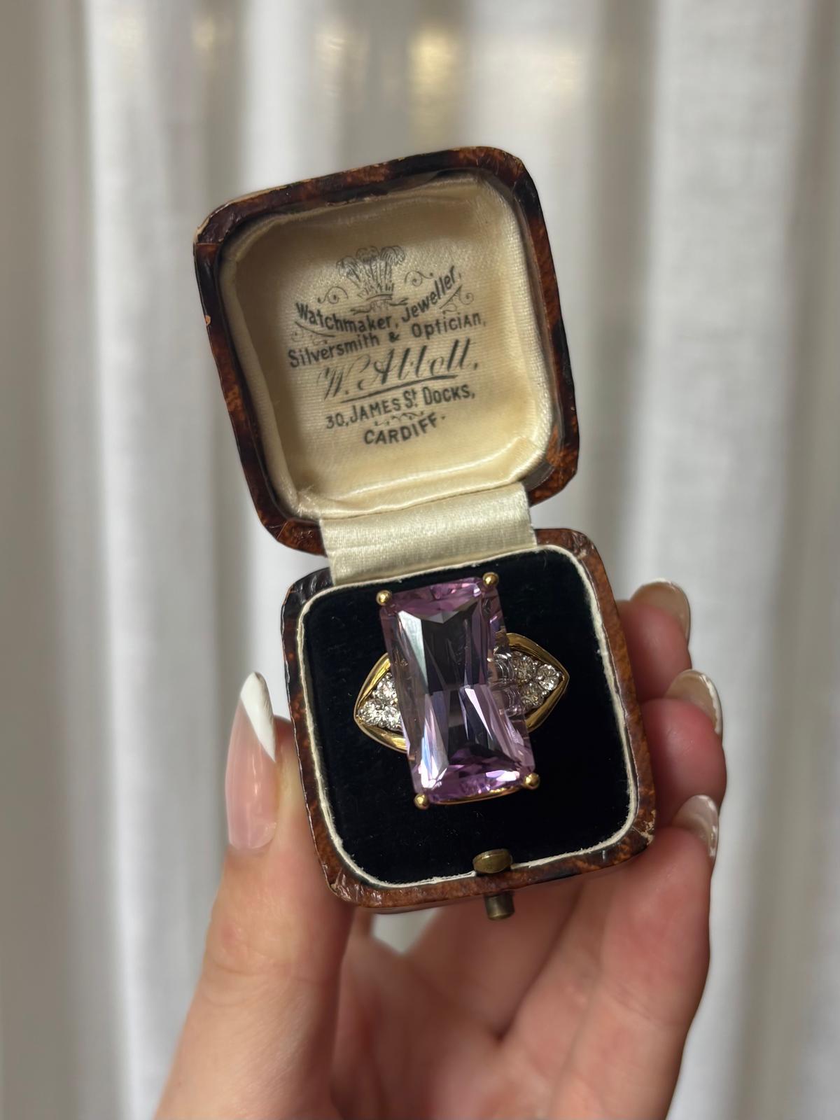 Vintage 13.90ct Amethyst and Diamond Cocktail Ring in 18k Gold and Platinum In Excellent Condition For Sale In London, GB