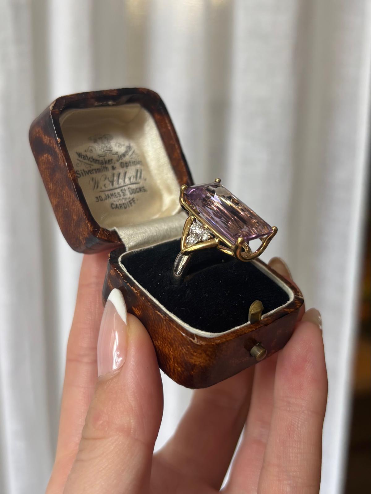 Women's or Men's Vintage 13.90ct Amethyst and Diamond Cocktail Ring in 18k Gold and Platinum For Sale