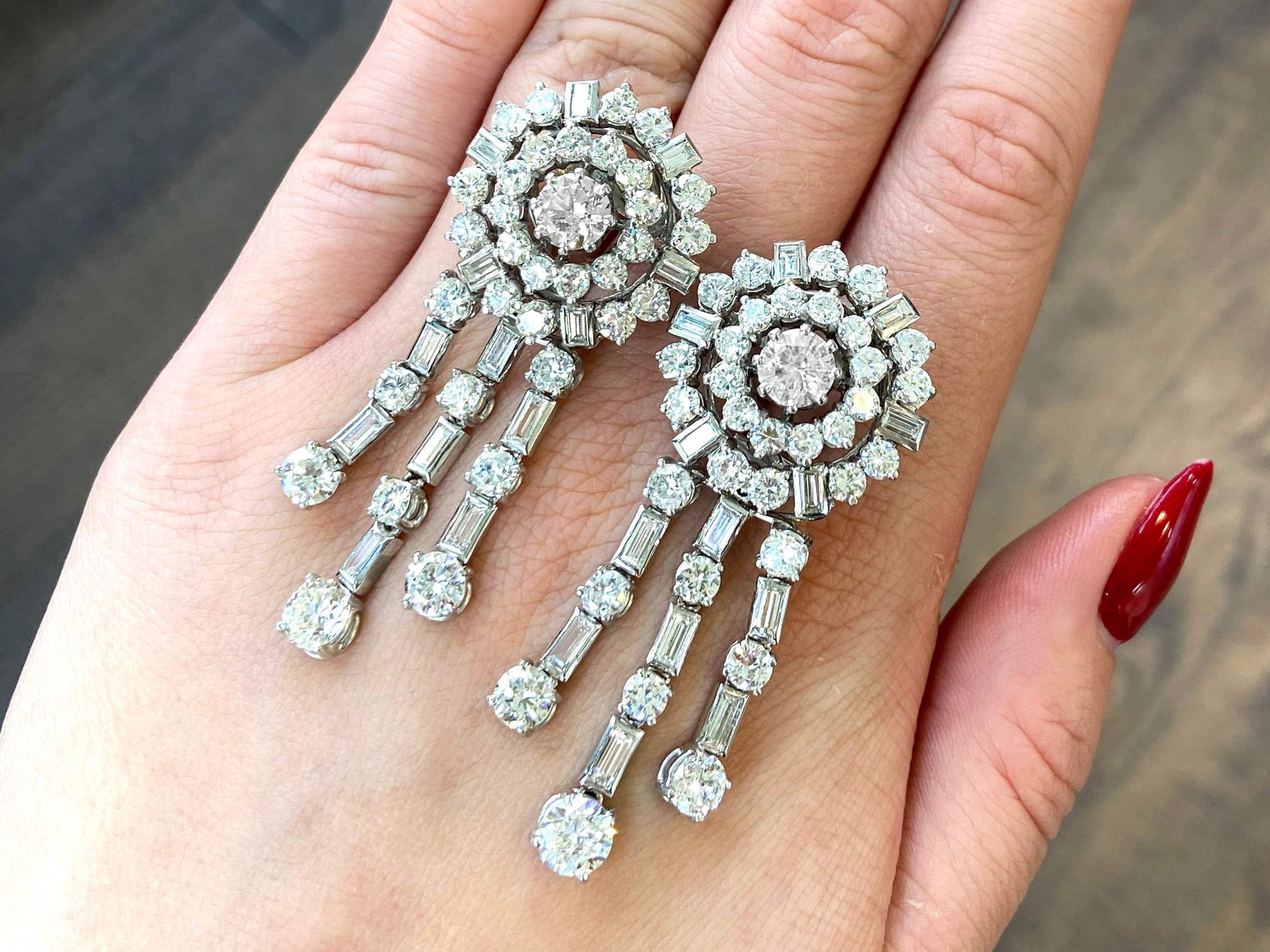 Round Cut Vintage 13.96 Carat Diamond and White Gold Drop Earrings, Circa 1960 For Sale