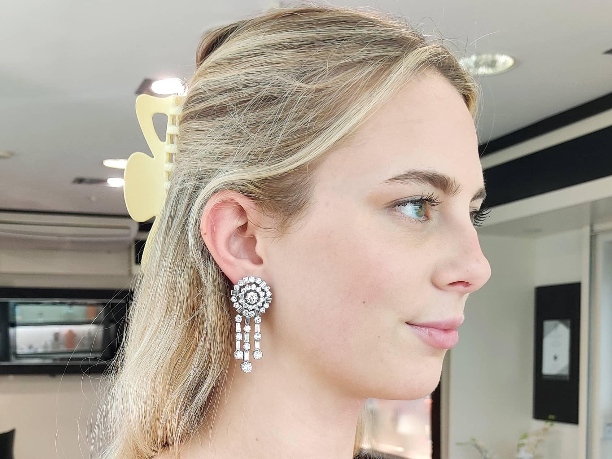 Vintage 13.96 Carat Diamond and White Gold Drop Earrings, Circa 1960 For Sale 7