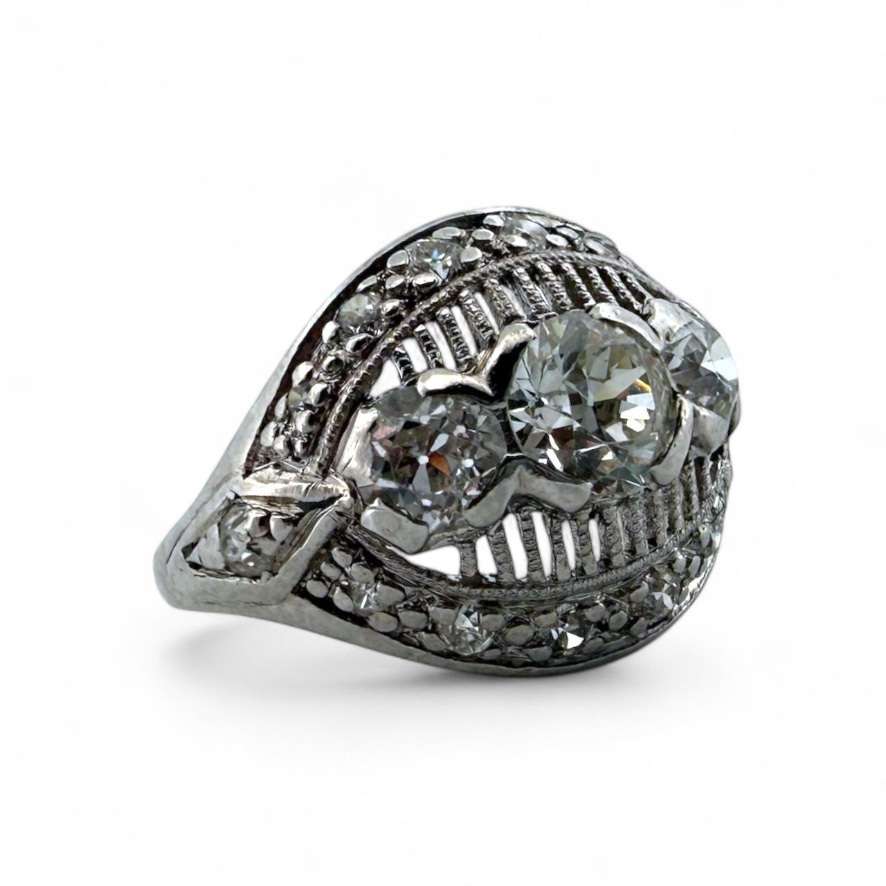 Anello da cocktail in platino con diamante antico taglio europeo da 1,3 CTW In condizioni buone in vendita a Montgomery, AL