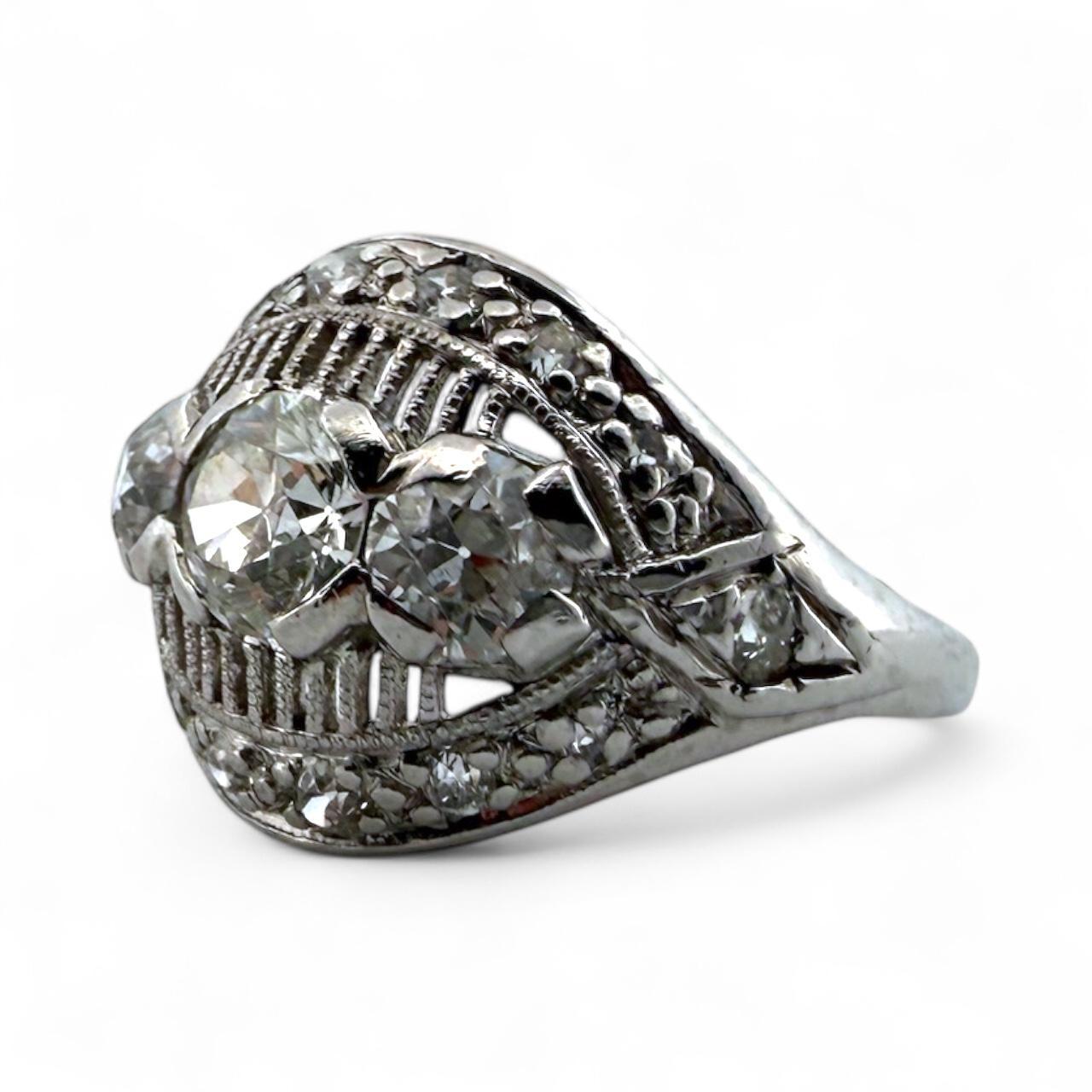 Donna Anello da cocktail in platino con diamante antico taglio europeo da 1,3 CTW in vendita