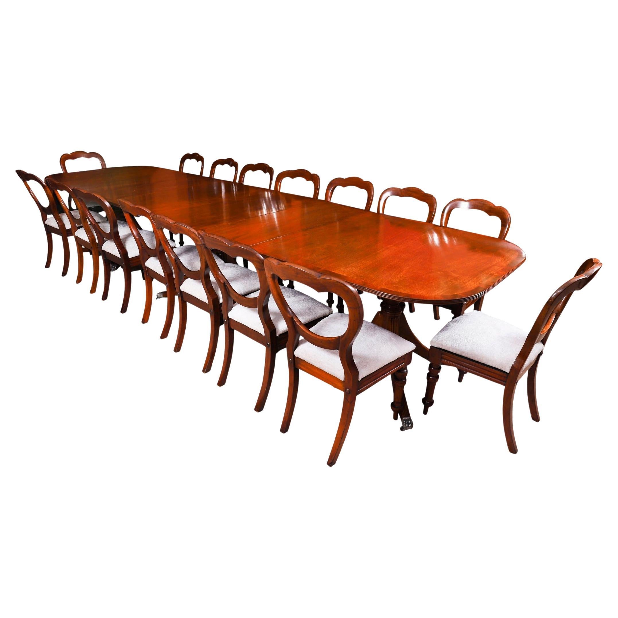 What is the difference between a dining set and a dinette set?