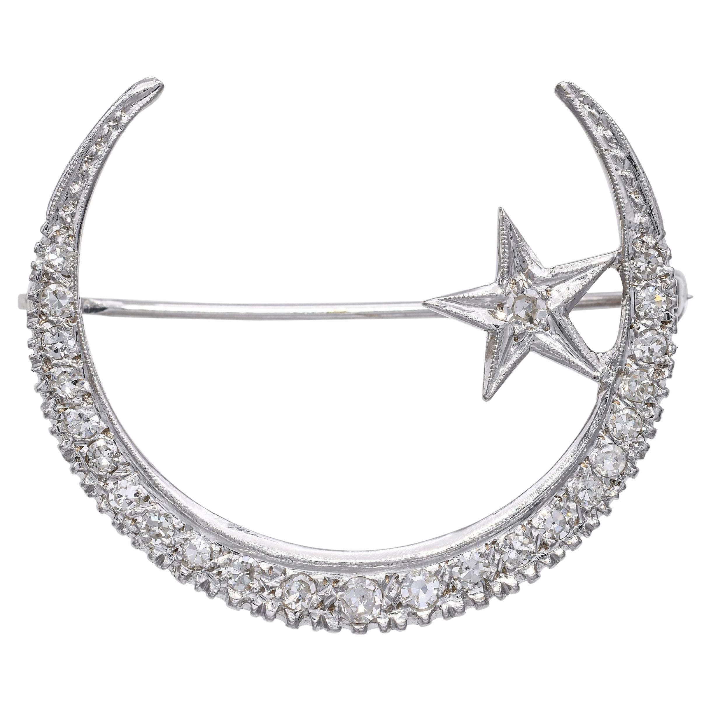 Spilla a mezzaluna con diamante d'epoca in oro bianco 13 carati 0,40tcw