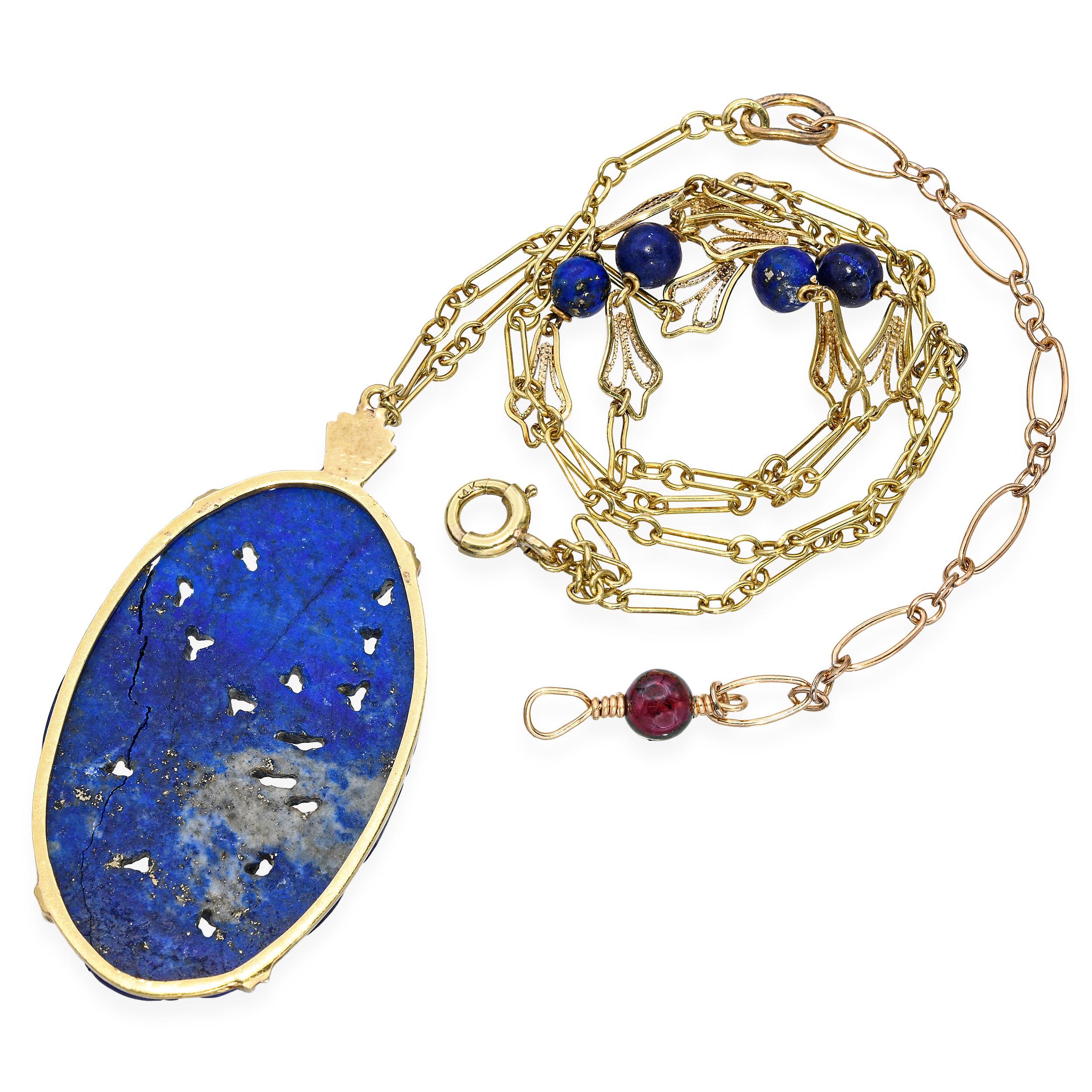 Collana con ciondolo in lapislazzuli intagliato in oro giallo 13k vintage In condizioni buone in vendita a New York, NY