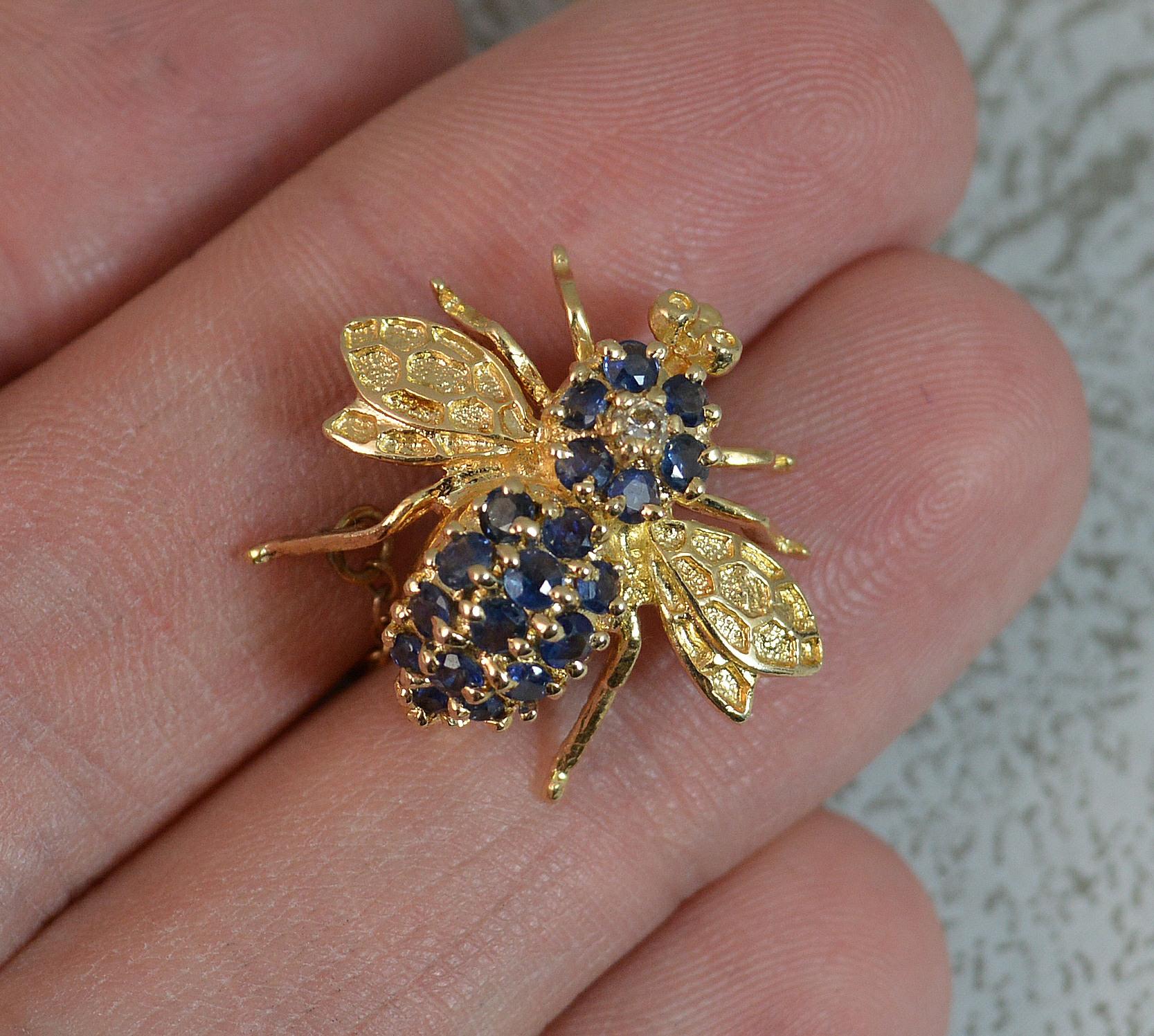 A stunning 14 carat gold brooch / pendant.
Formed as a bee.
Set with a single diamond and multiple blue sapphires to the body. All natural.
Vintage piece, circa 1950.
A brooch pin to reverse and bale section underneath eyes.

CONDITION ; Excellent.
