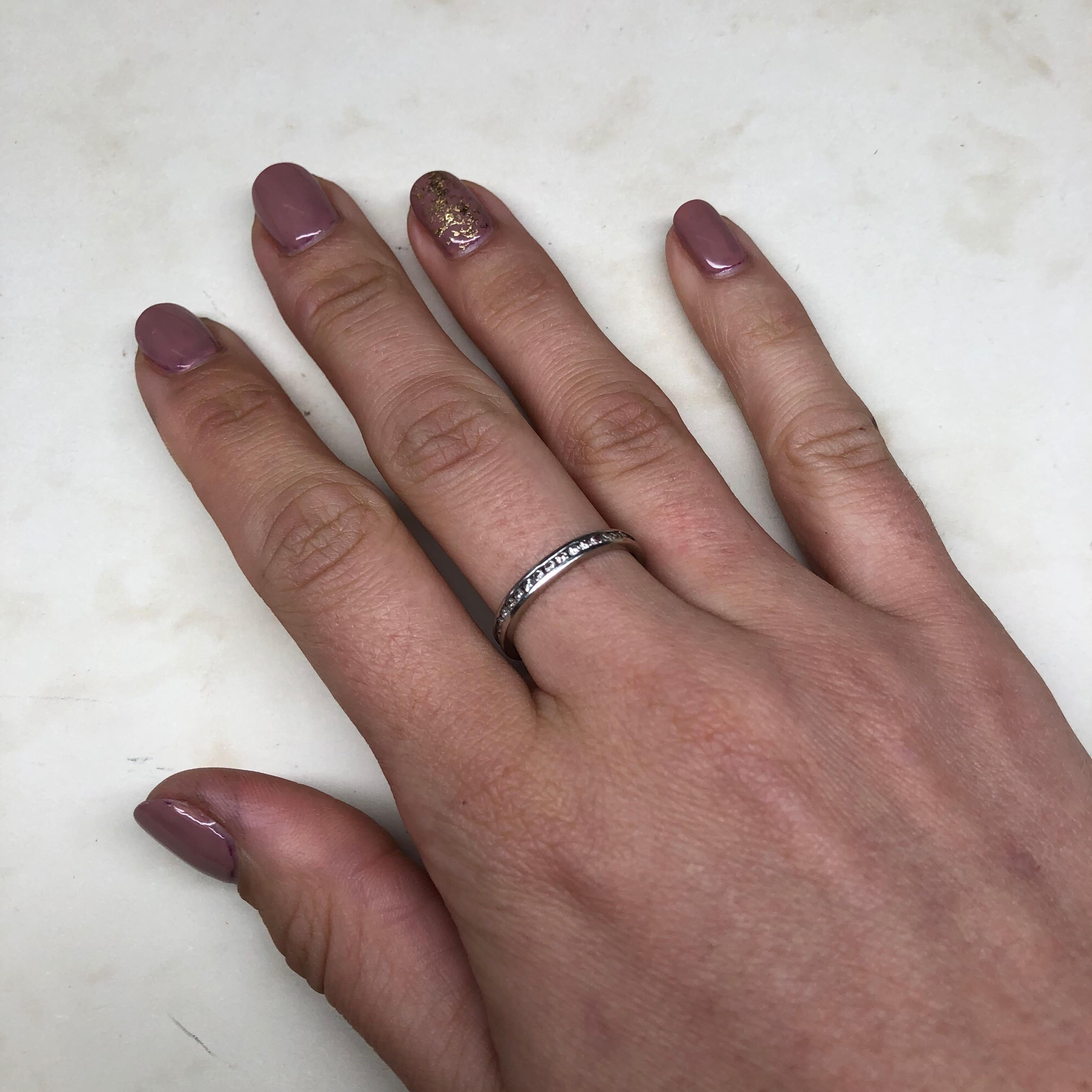 Eternity-Ring, 14 Karat Weißgold Diamant für Damen oder Herren im Angebot