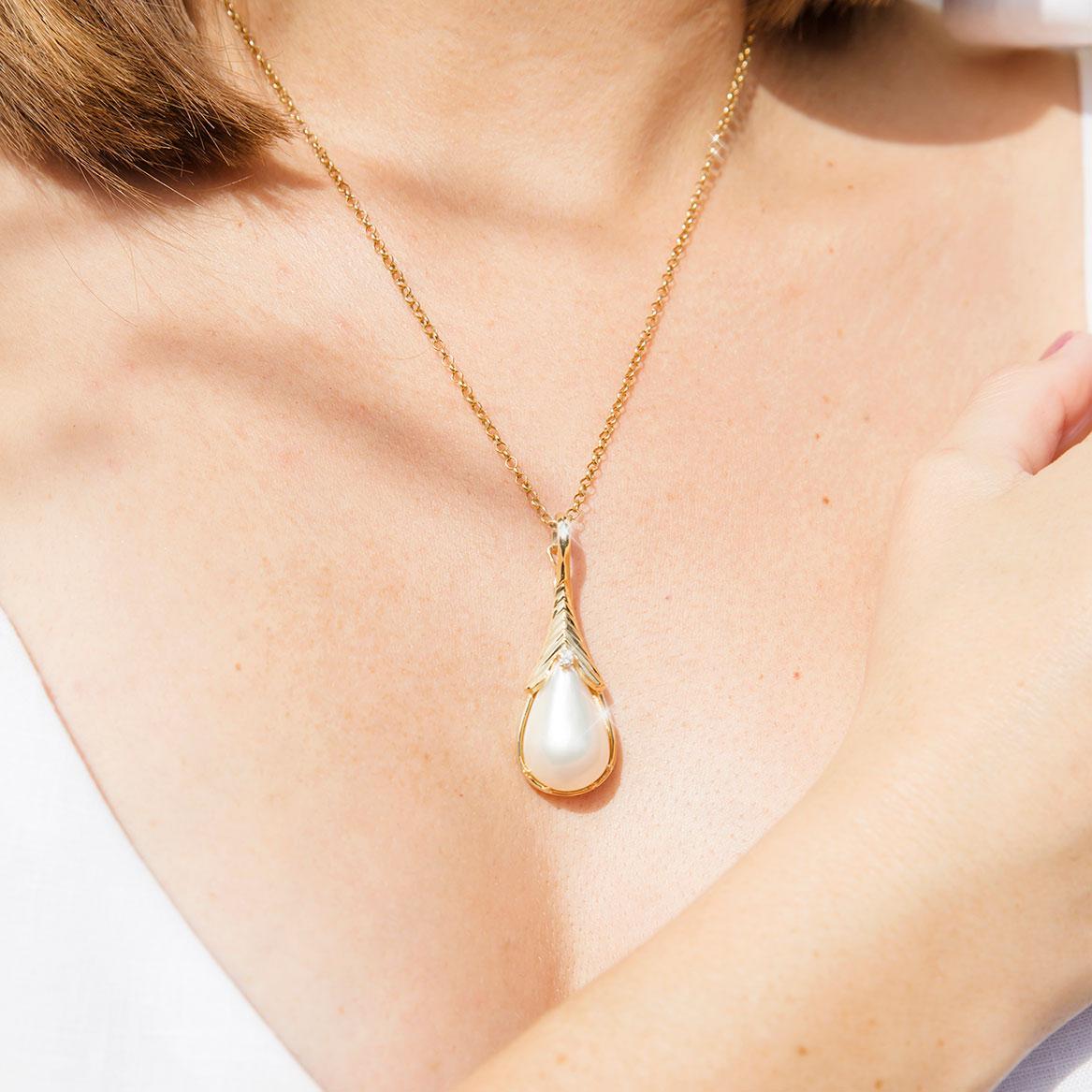 necklace counterweight gold