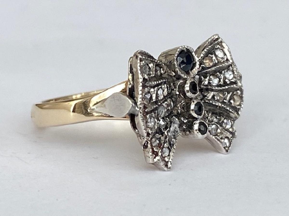 Retro Vintage 14-Carat Yellow Gold & Silver Bow Ring with Rose-Cut Diamonds & Sapphire For Sale
