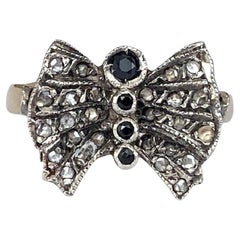 14-karätiger Schleifenring aus Gelbgold und Silber mit Diamanten im Rosenschliff und Saphiren