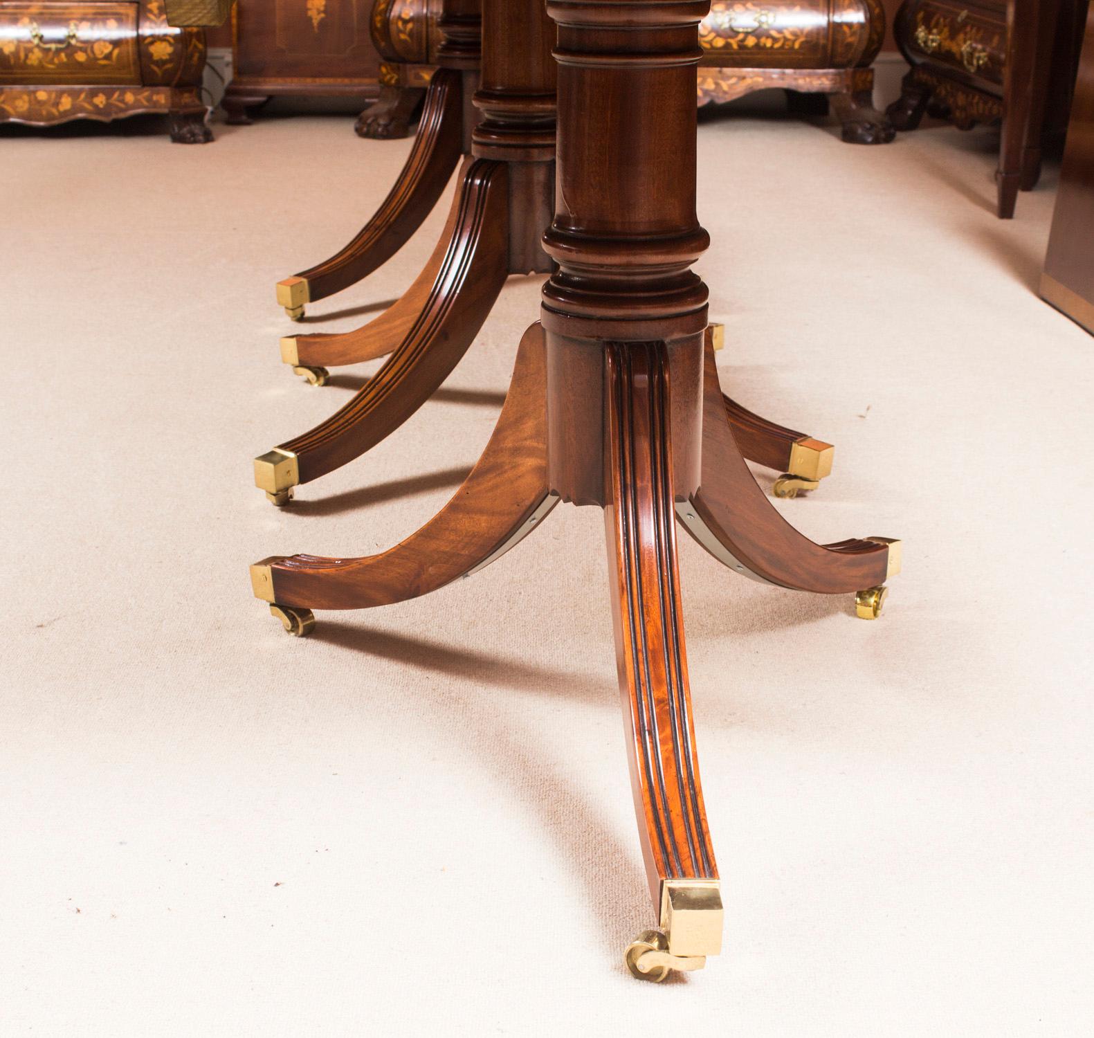 Vintage 14 ft Three Pillar Mahogany Dining Table and 16 Chairs 20th Century For Sale 13
