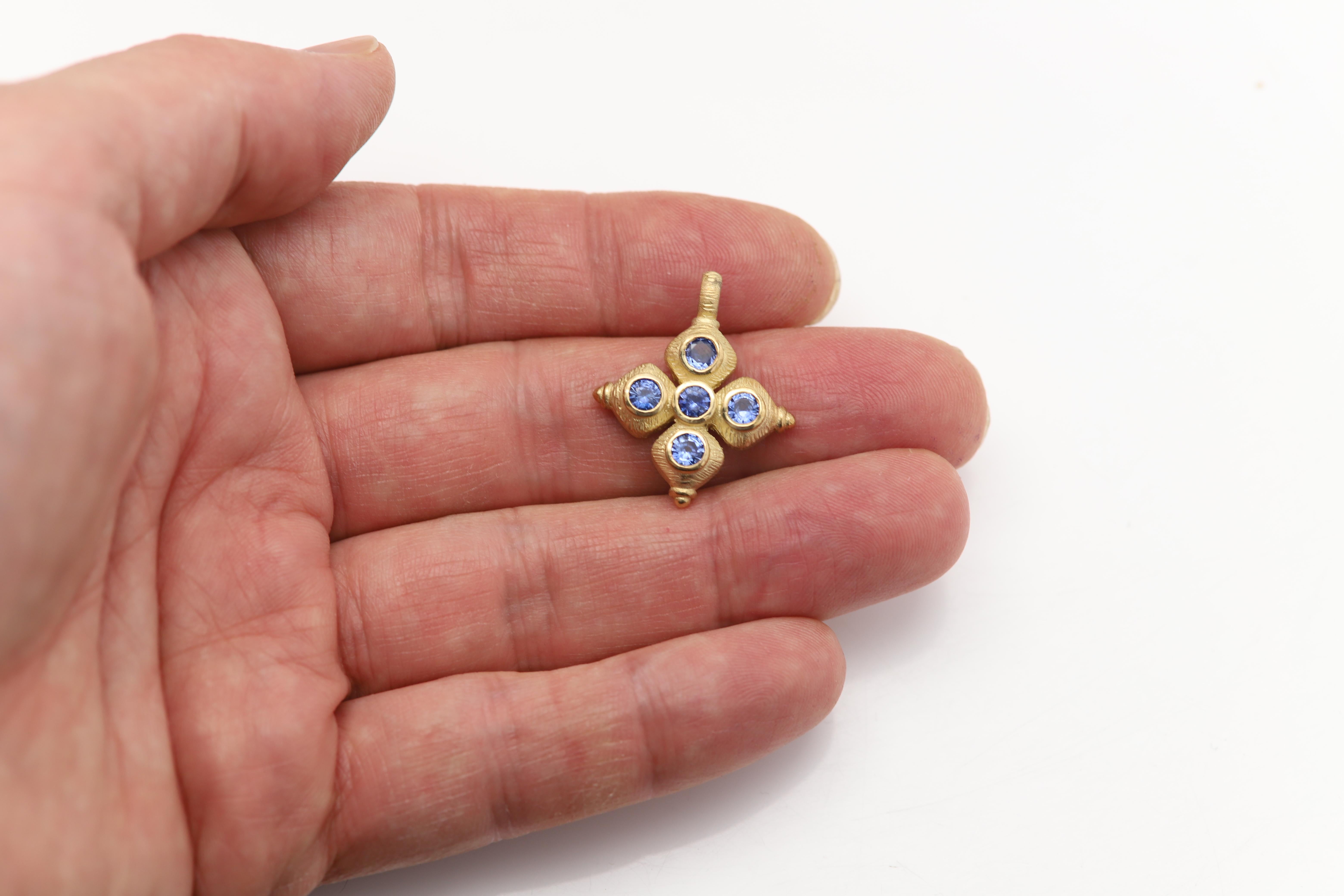 Vintage 14 Karat Blau Griechisch Kreuz natürlichen blauen Saphir massiv Gelbgold (Rundschliff) im Angebot